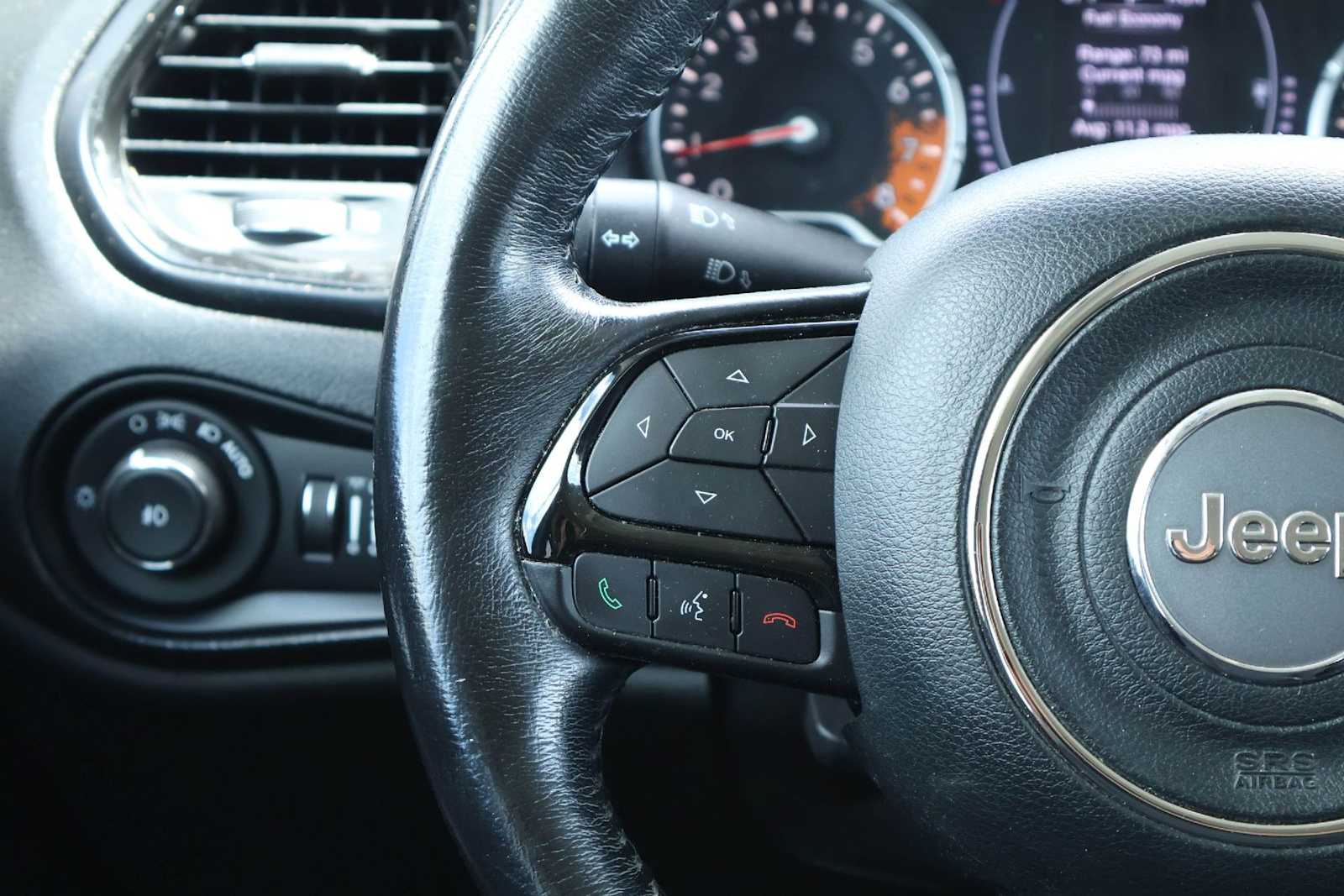 Thumbnail: 2018 Jeep Renegade - 22