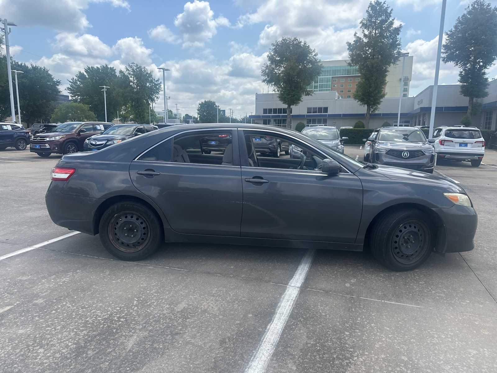 2011 Toyota Camry LE 4