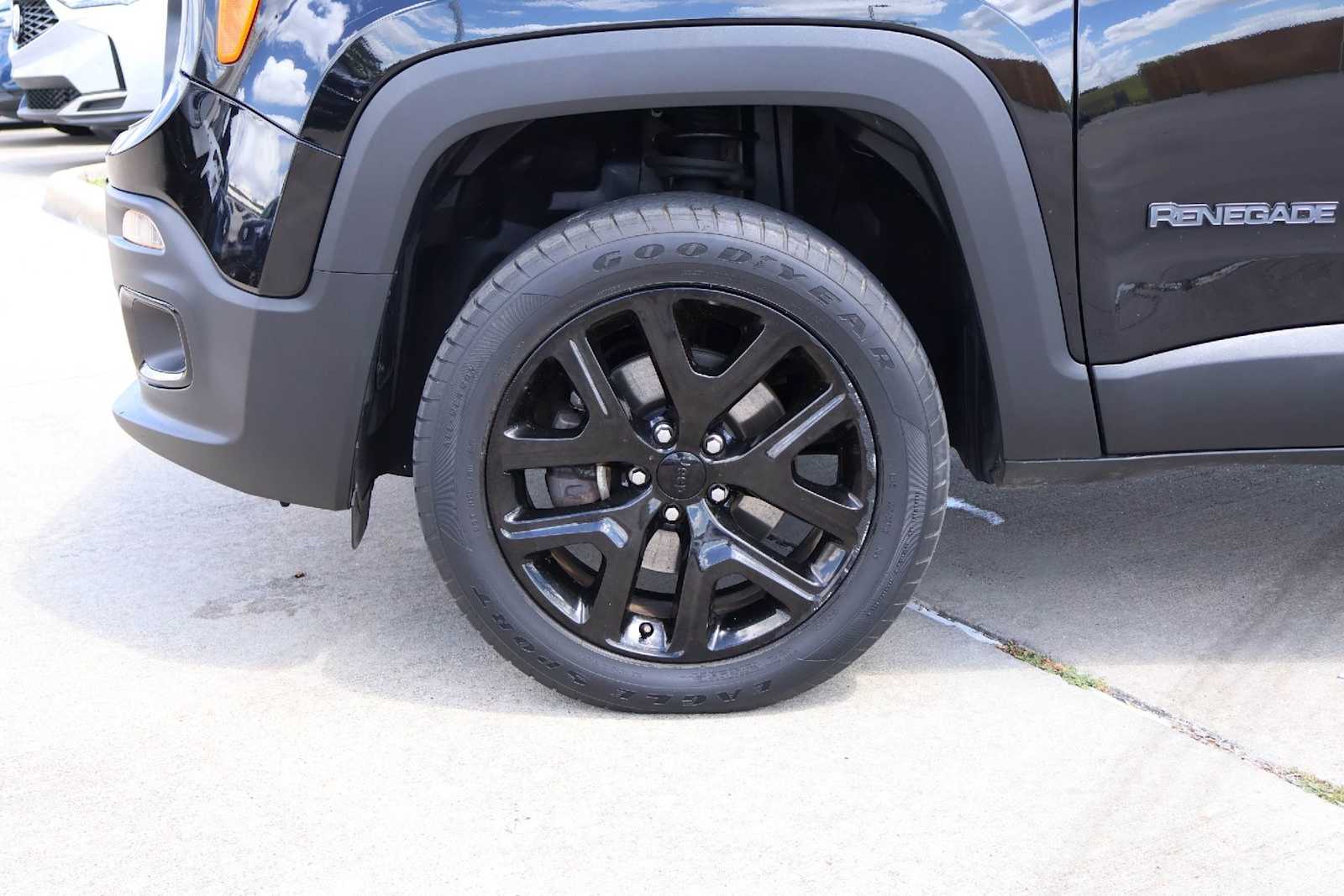 Thumbnail: 2018 Jeep Renegade - 8