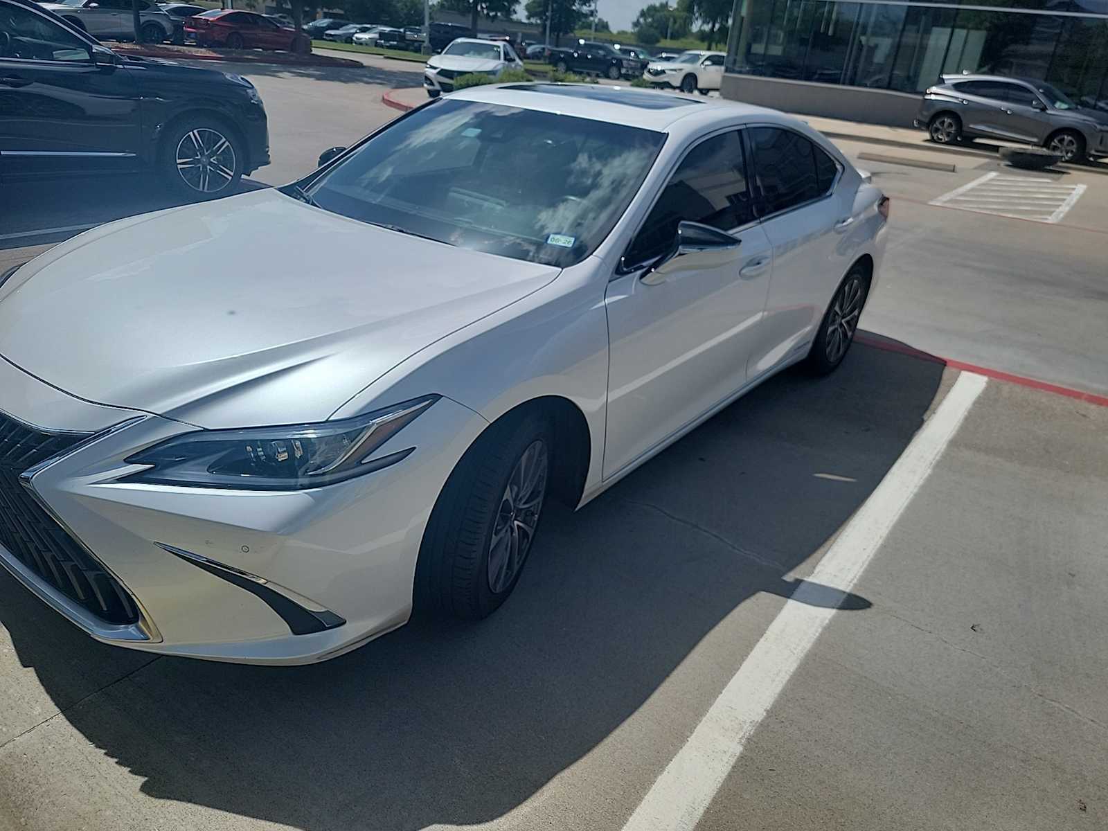 Thumbnail: 2022 Lexus ES - 1