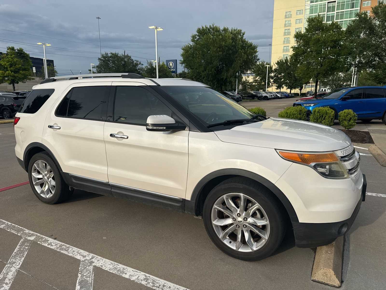Thumbnail: 2015 Ford Explorer - 5