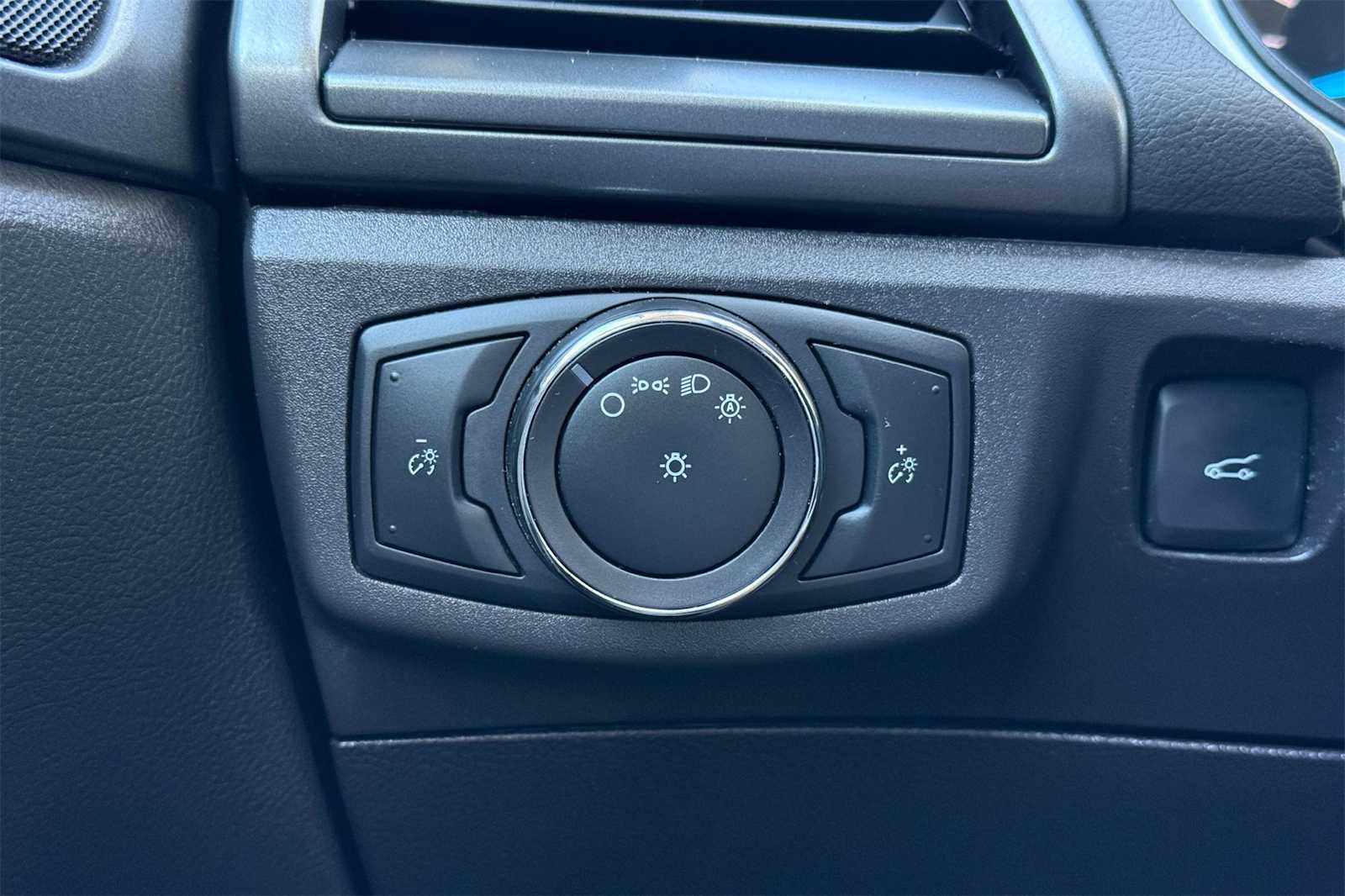 Thumbnail: 2014 Ford Fusion - 25