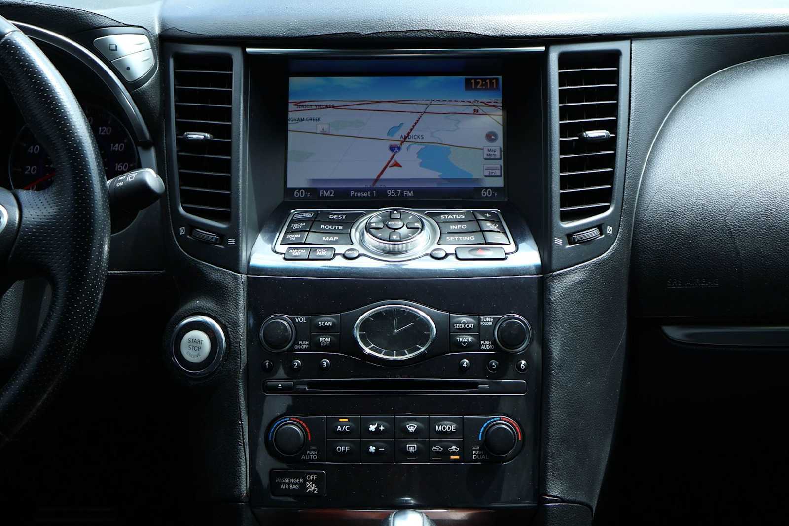 Thumbnail: 2011 INFINITI FX35 - 16