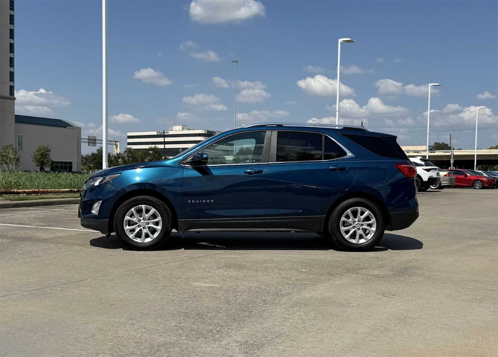 2021 Chevrolet Equinox LT photo 2