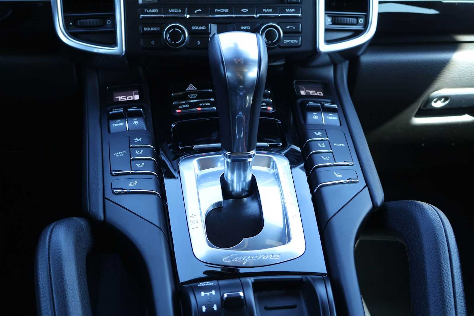 Thumbnail: 2014 Porsche Cayenne - 17