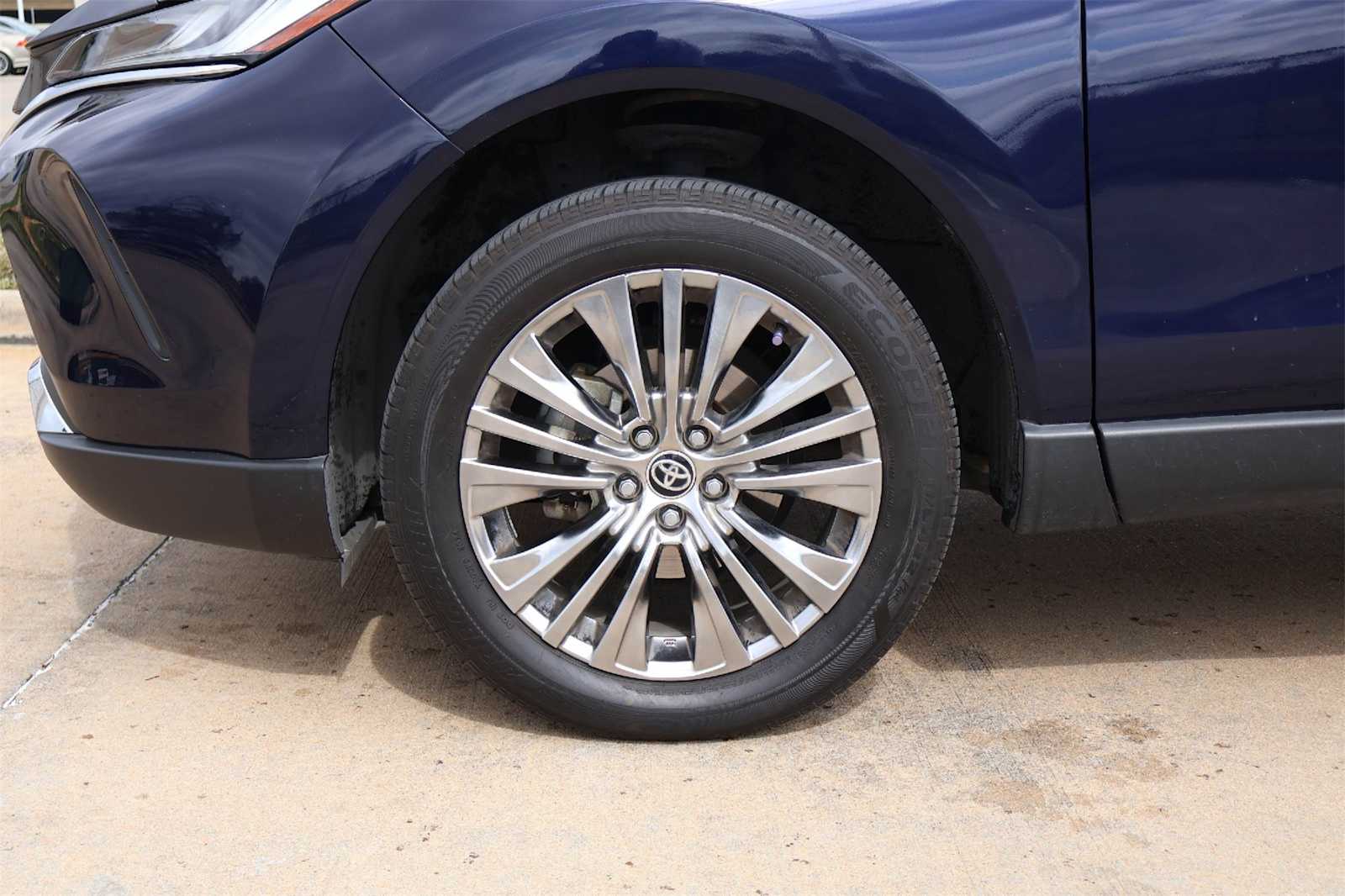 Thumbnail: 2024 Toyota Venza - 8