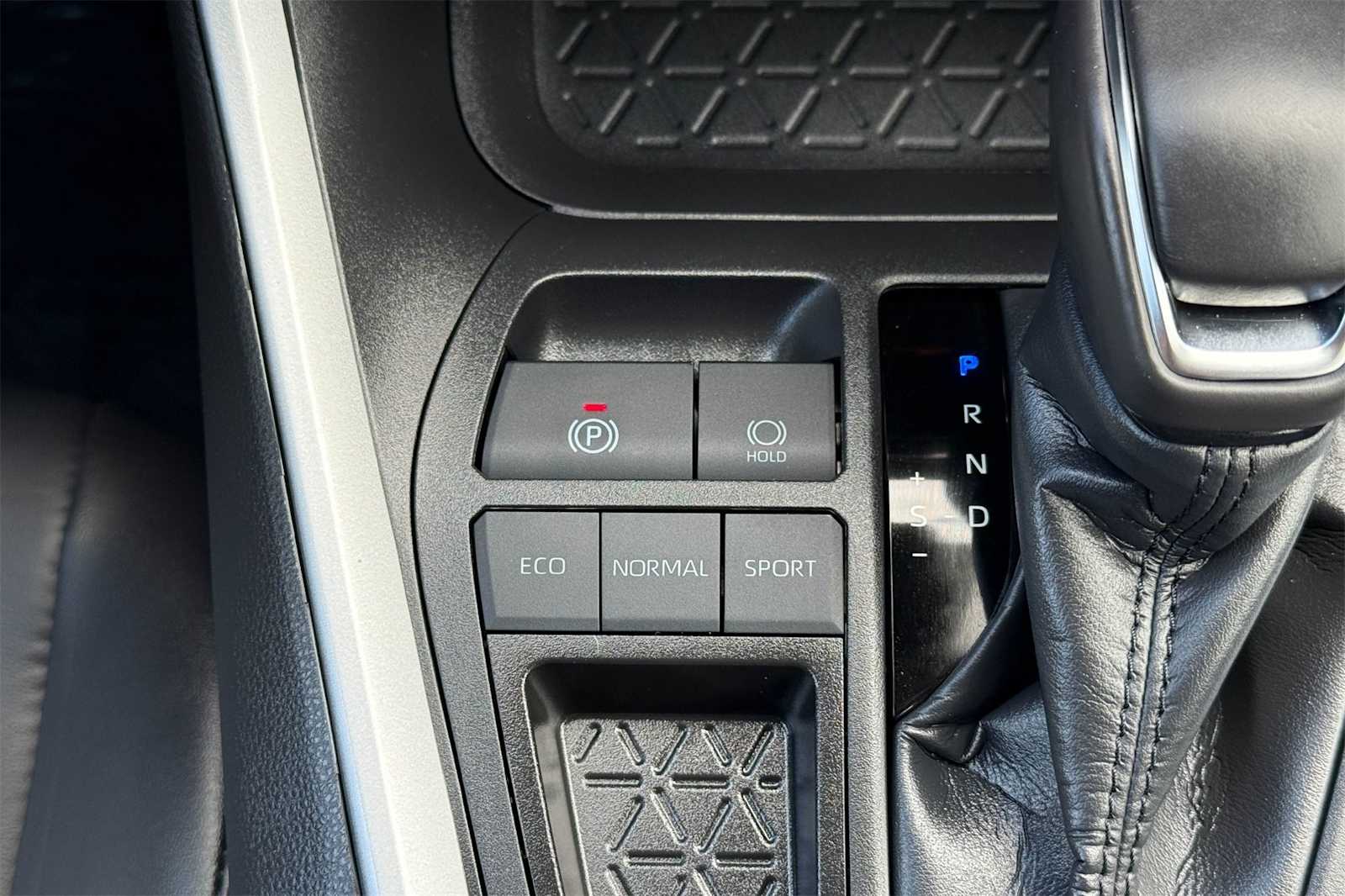 Thumbnail: 2025 Toyota RAV4 - 25