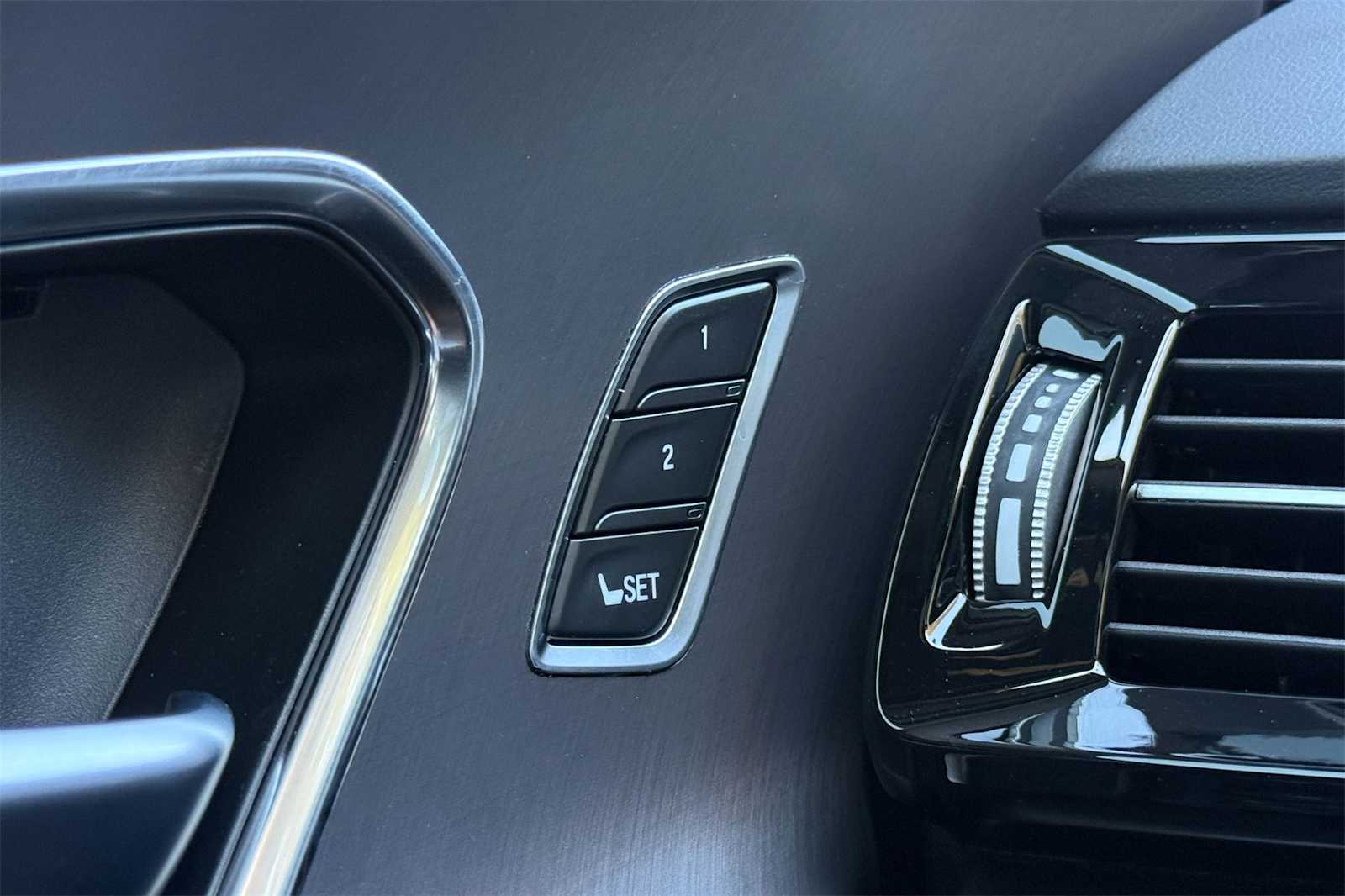 Thumbnail: 2025 Acura RDX - 25