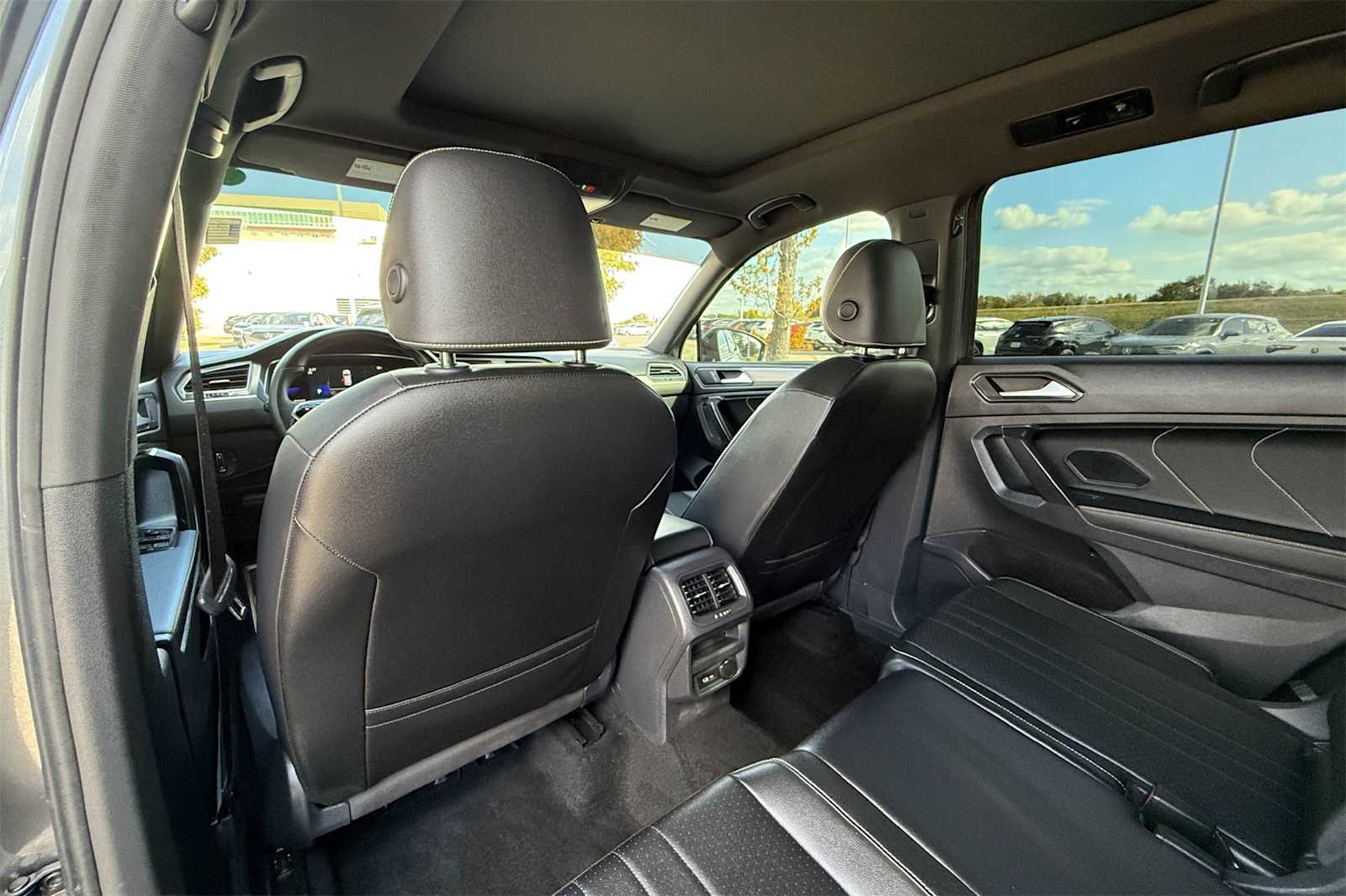 Thumbnail: 2022 Volkswagen Tiguan - 12