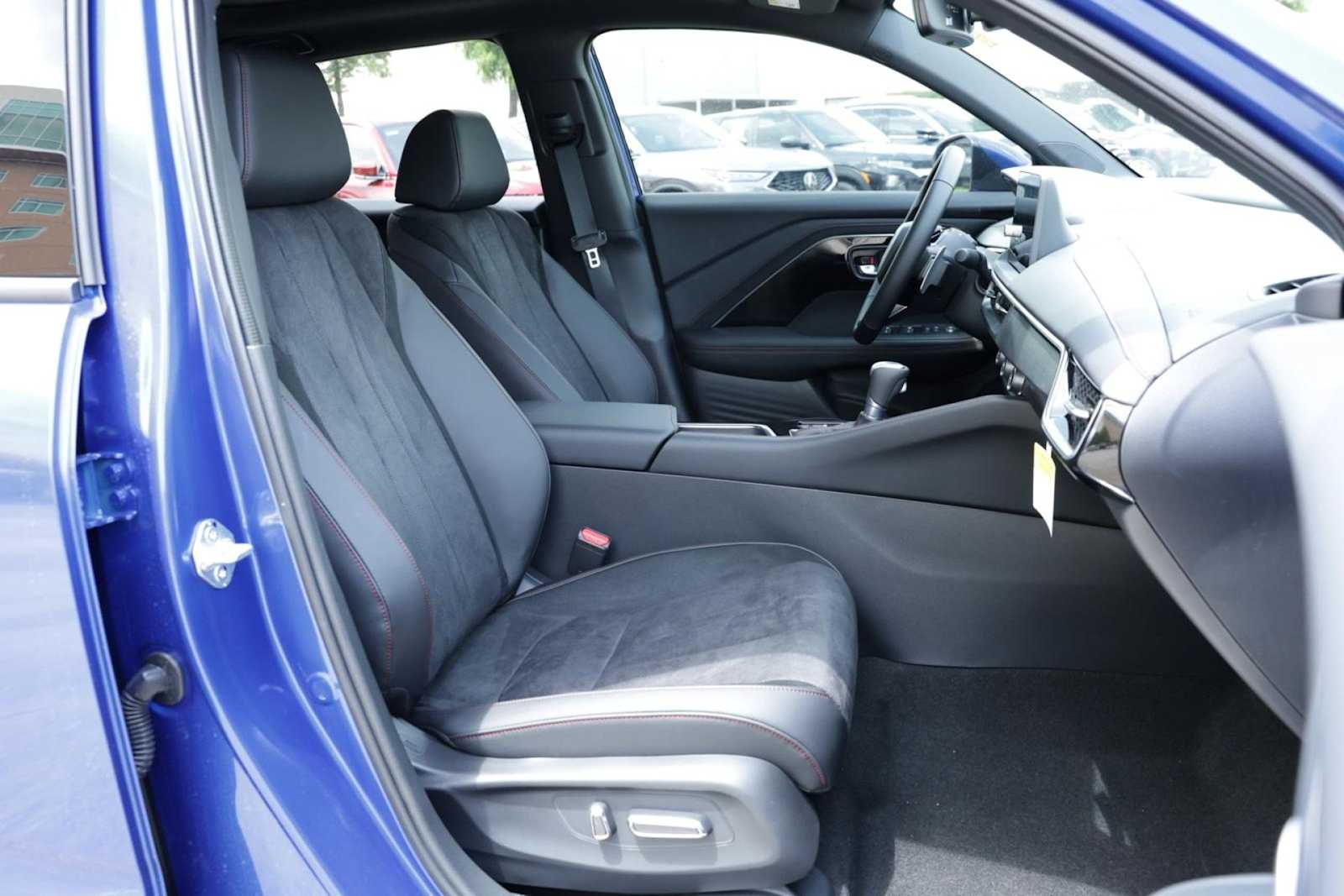 Thumbnail: 2025 Acura ADX - 14