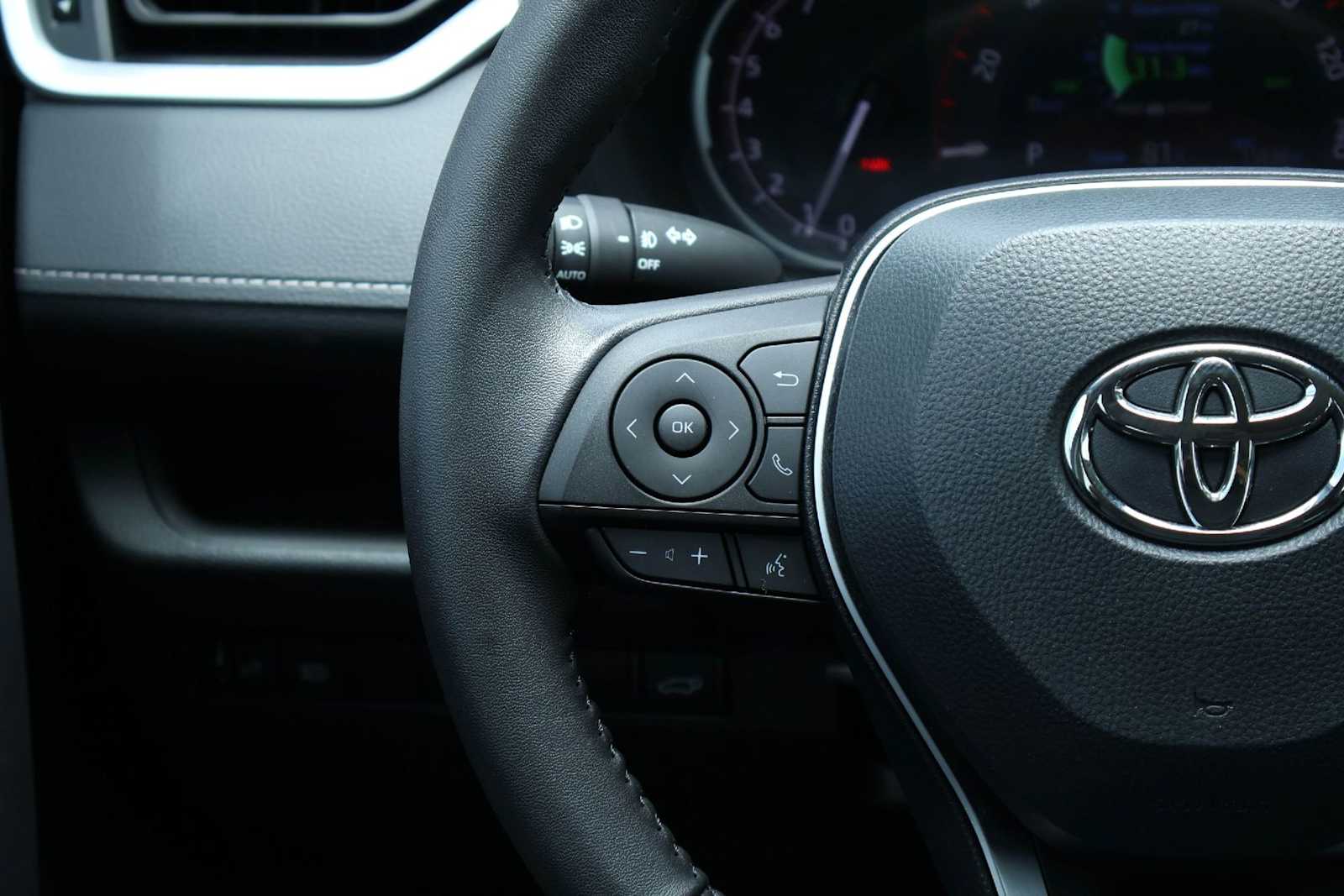 Thumbnail: 2023 Toyota RAV4 - 21