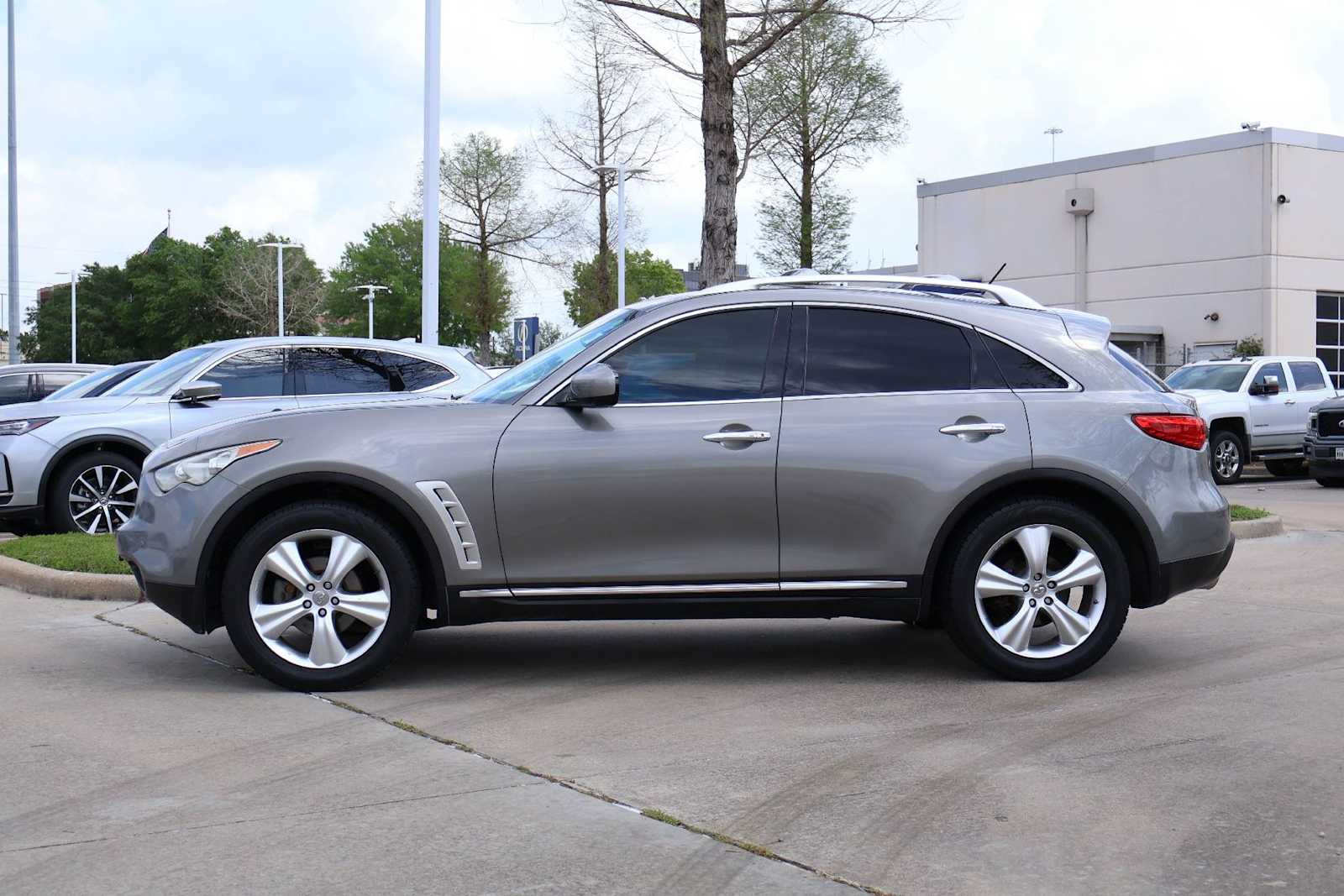 Thumbnail: 2011 INFINITI FX35 - 3