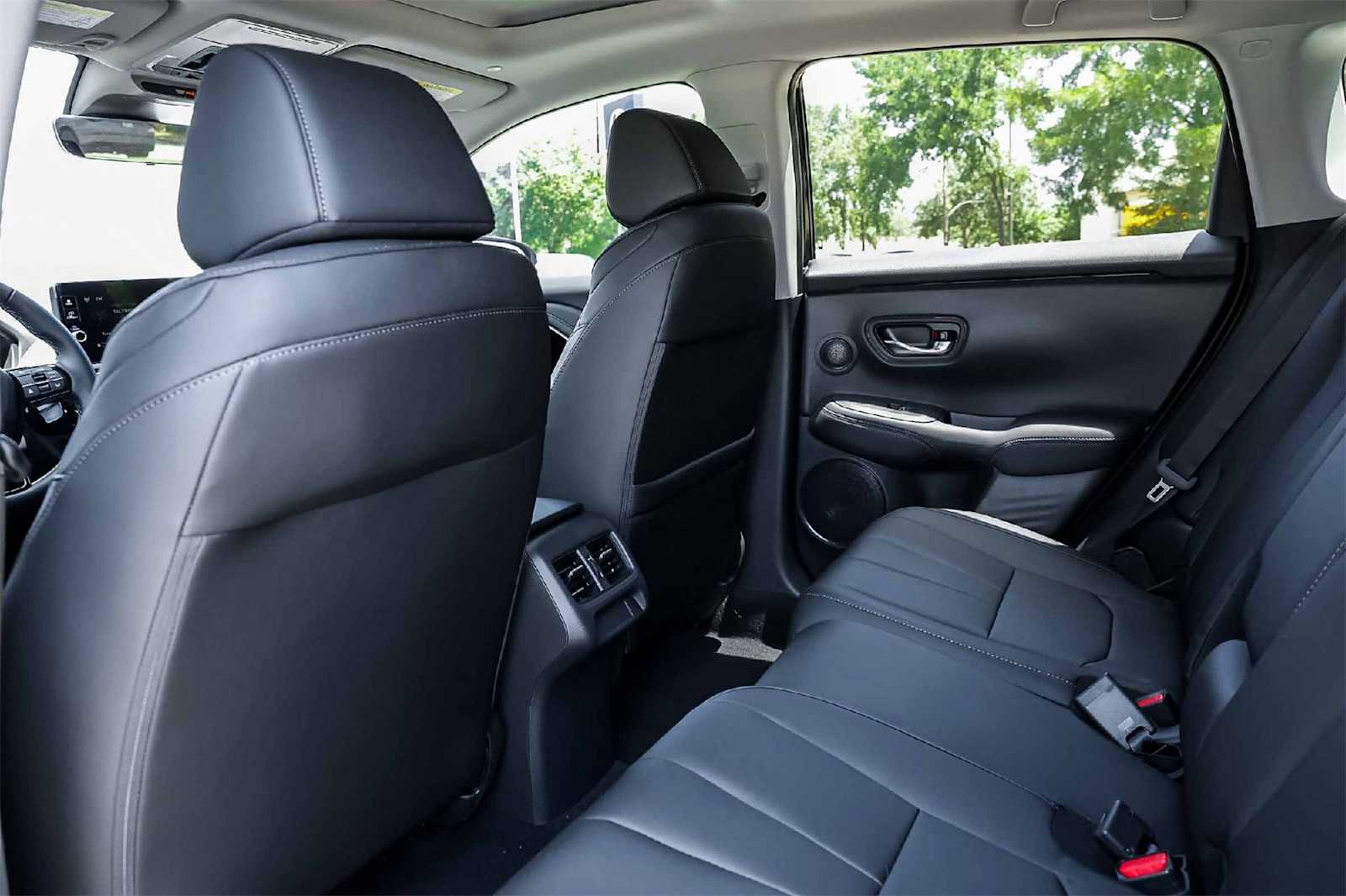 Thumbnail: 2025 Acura ADX - 12