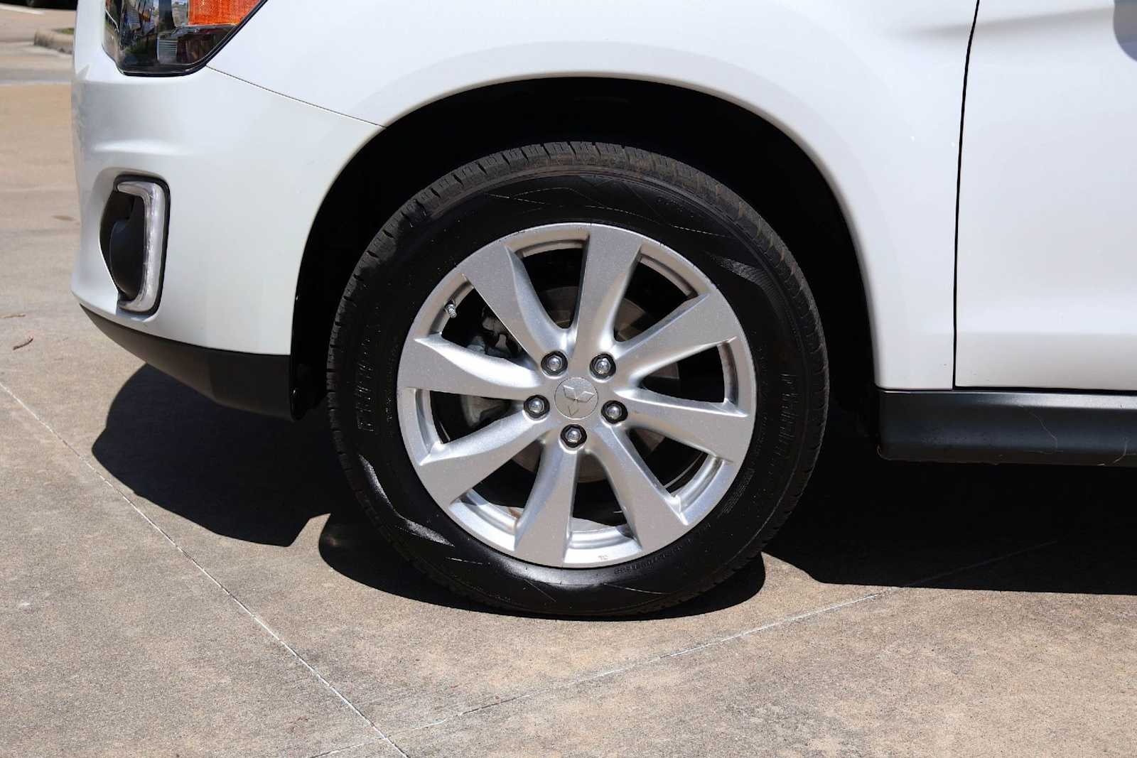 Thumbnail: 2015 Mitsubishi Outlander Sport - 8