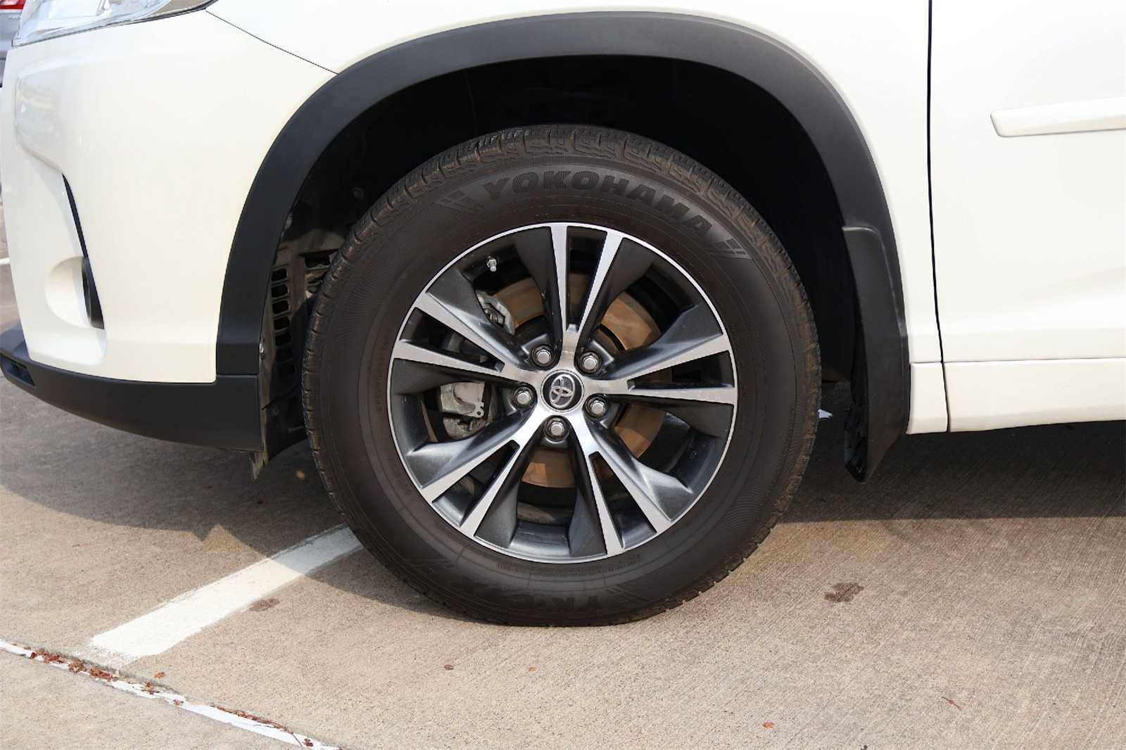 Thumbnail: 2018 Toyota Highlander - 8