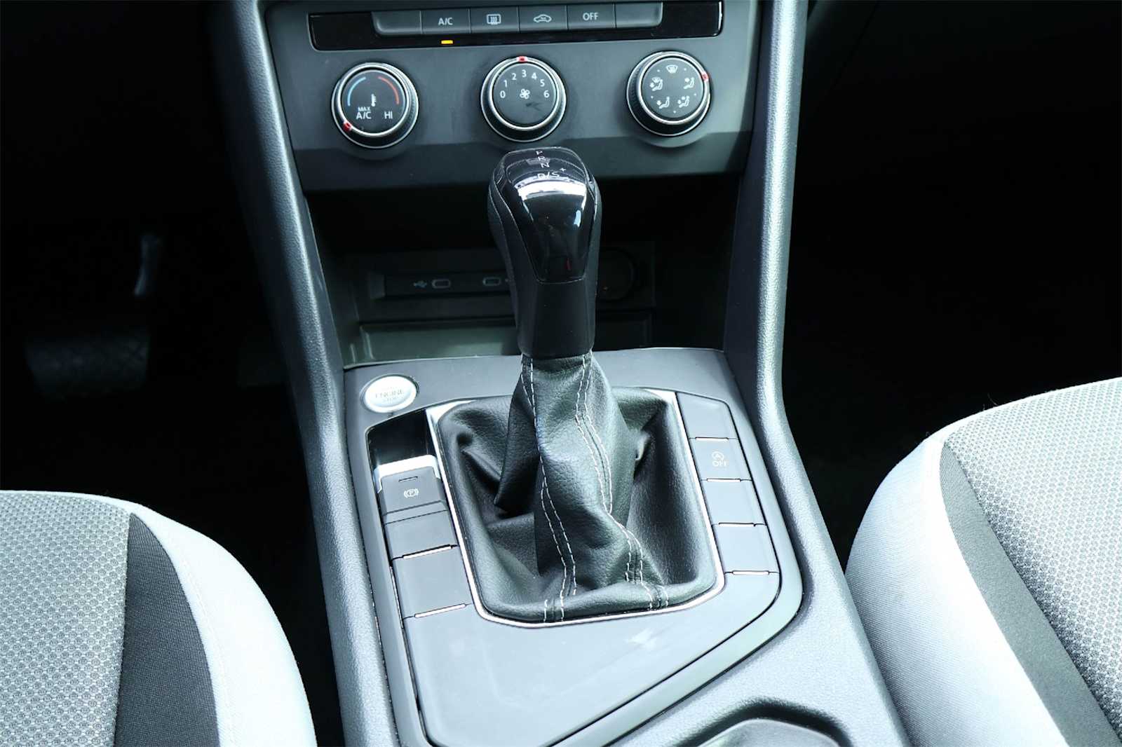 Thumbnail: 2022 Volkswagen Taos - 17