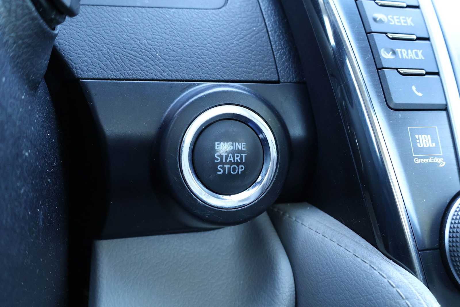 Thumbnail: 2013 Toyota Camry - 25