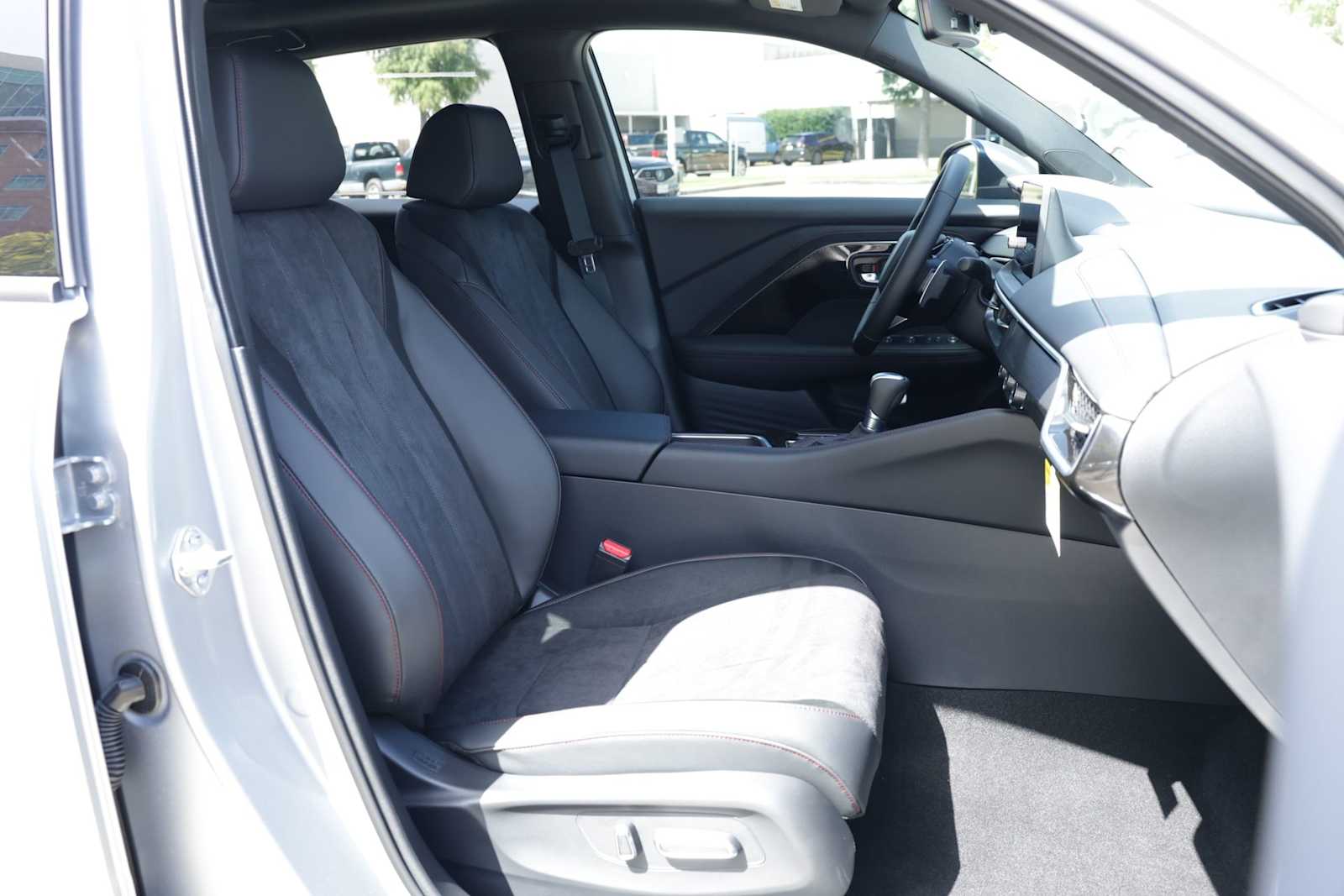 Thumbnail: 2025 Acura ADX - 14