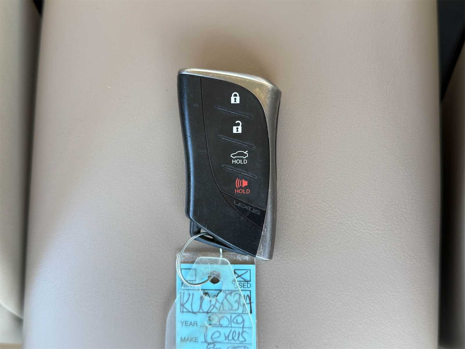 Thumbnail: 2019 Lexus ES - 20
