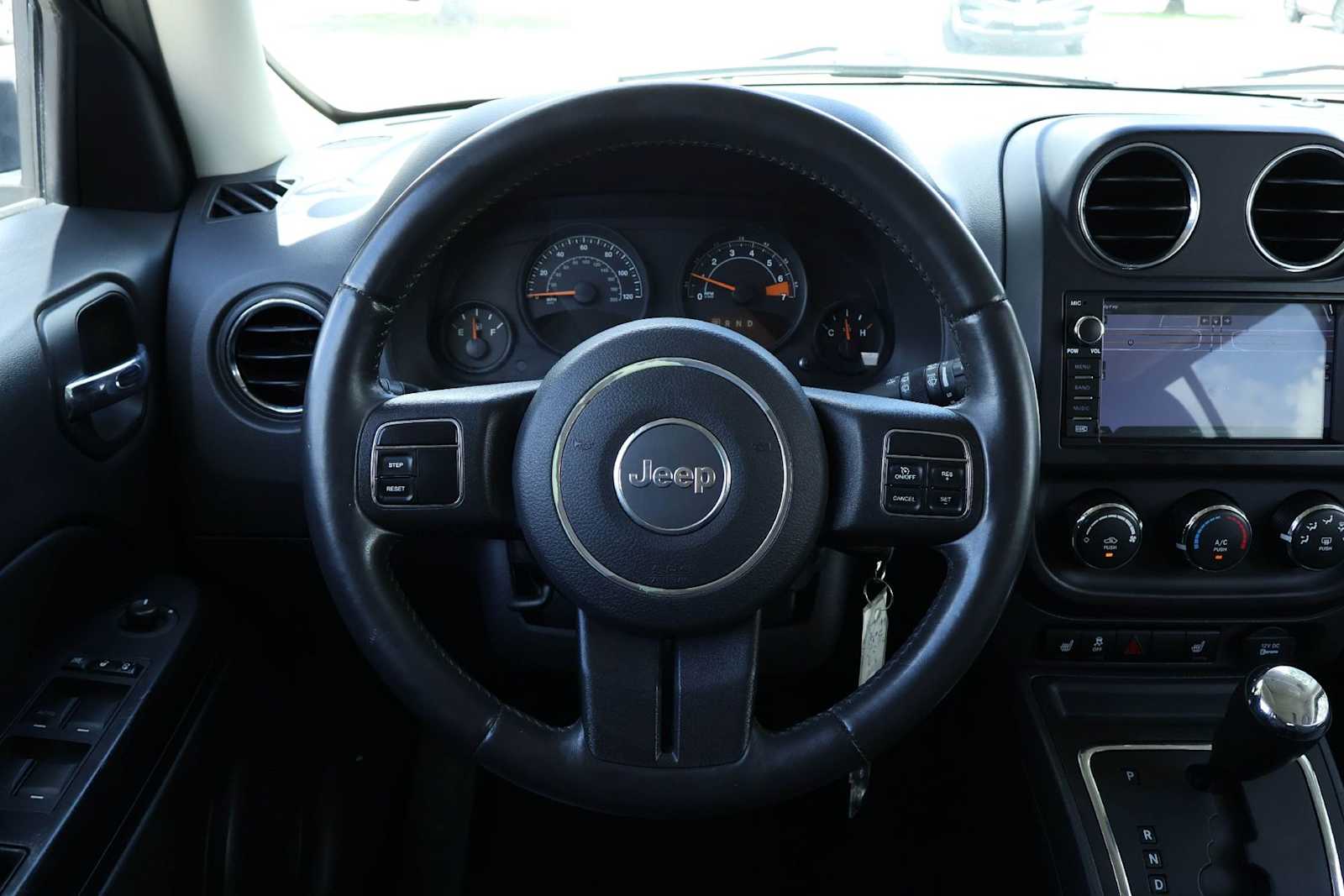 Thumbnail: 2016 Jeep Patriot - 15