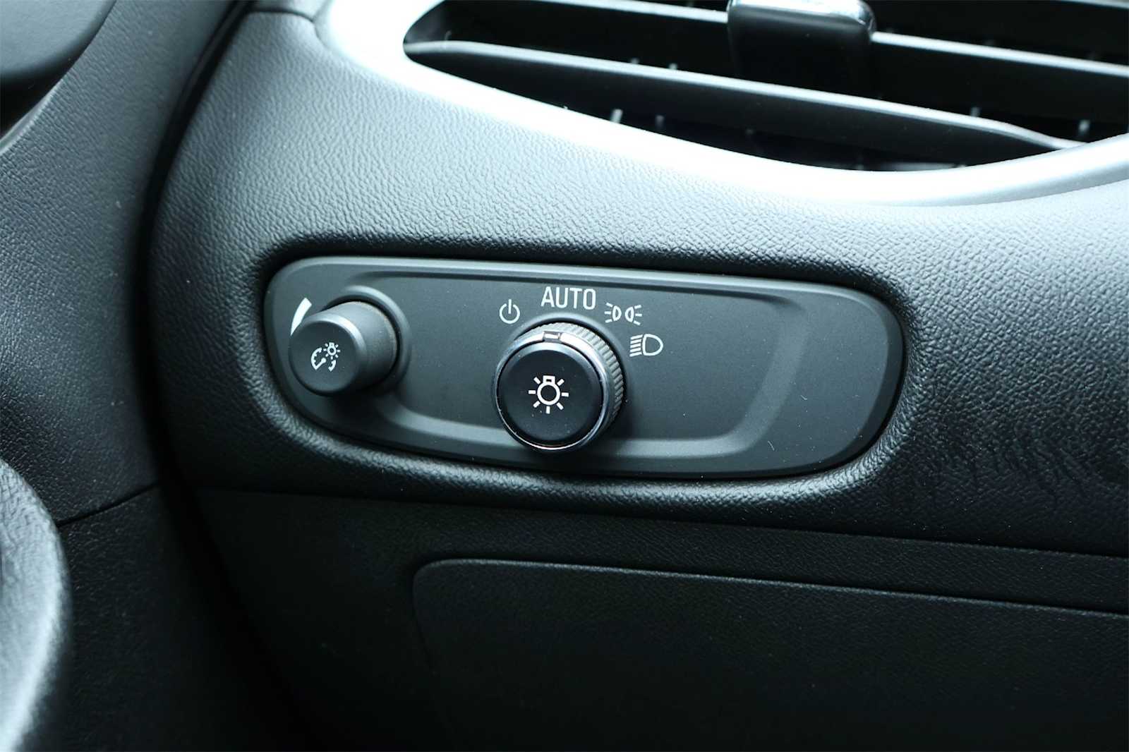 Thumbnail: 2023 Chevrolet Malibu - 27