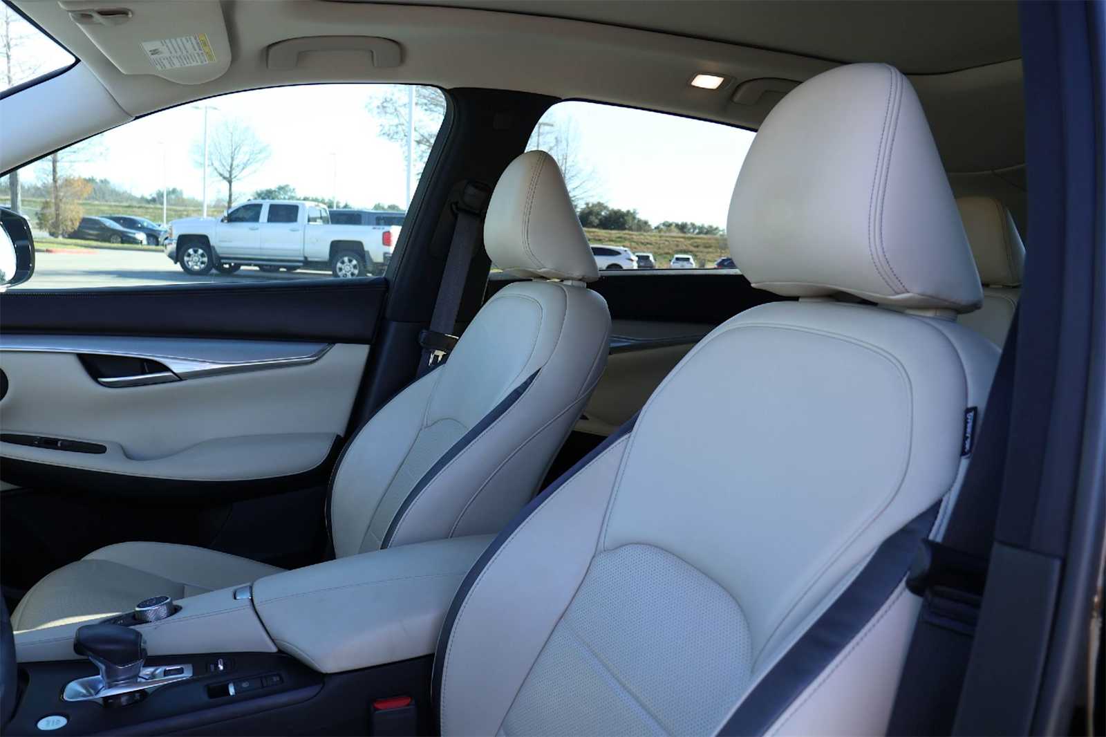 Thumbnail: 2021 INFINITI QX50 - 10