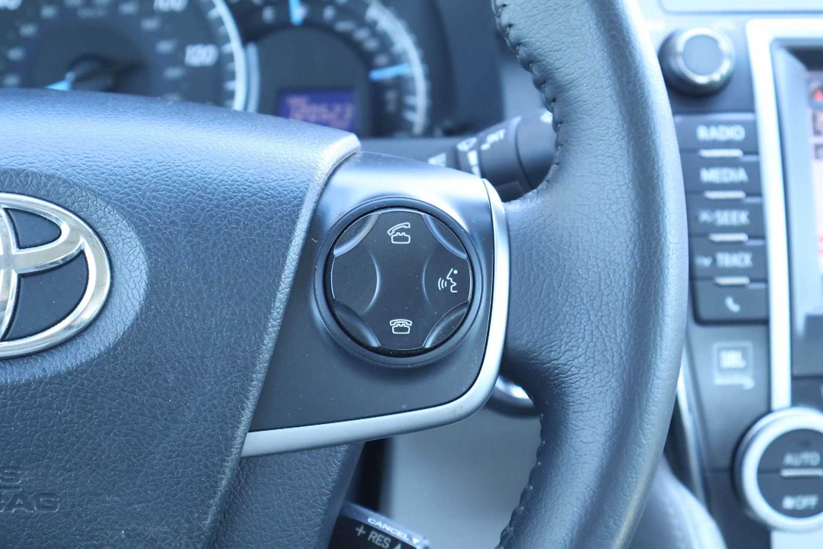 Thumbnail: 2013 Toyota Camry - 23