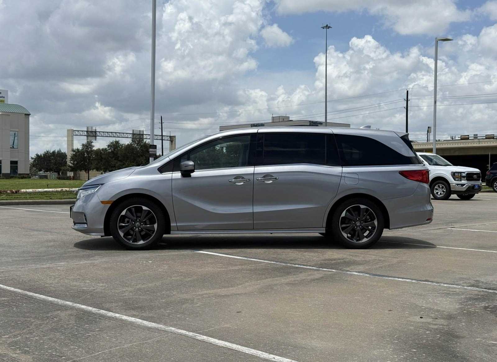 Thumbnail: 2023 Honda Odyssey - 3