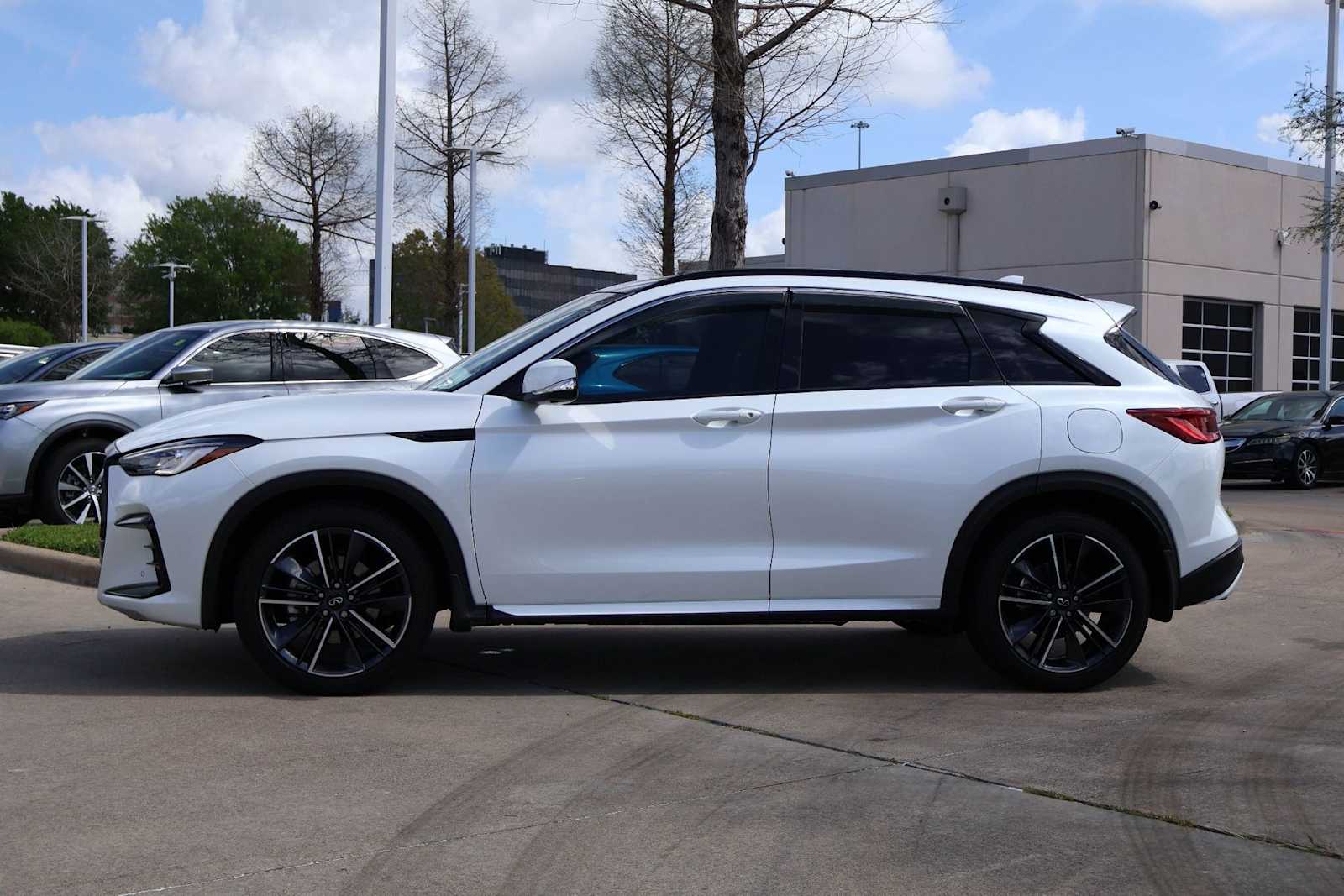 Thumbnail: 2025 INFINITI QX50 - 3