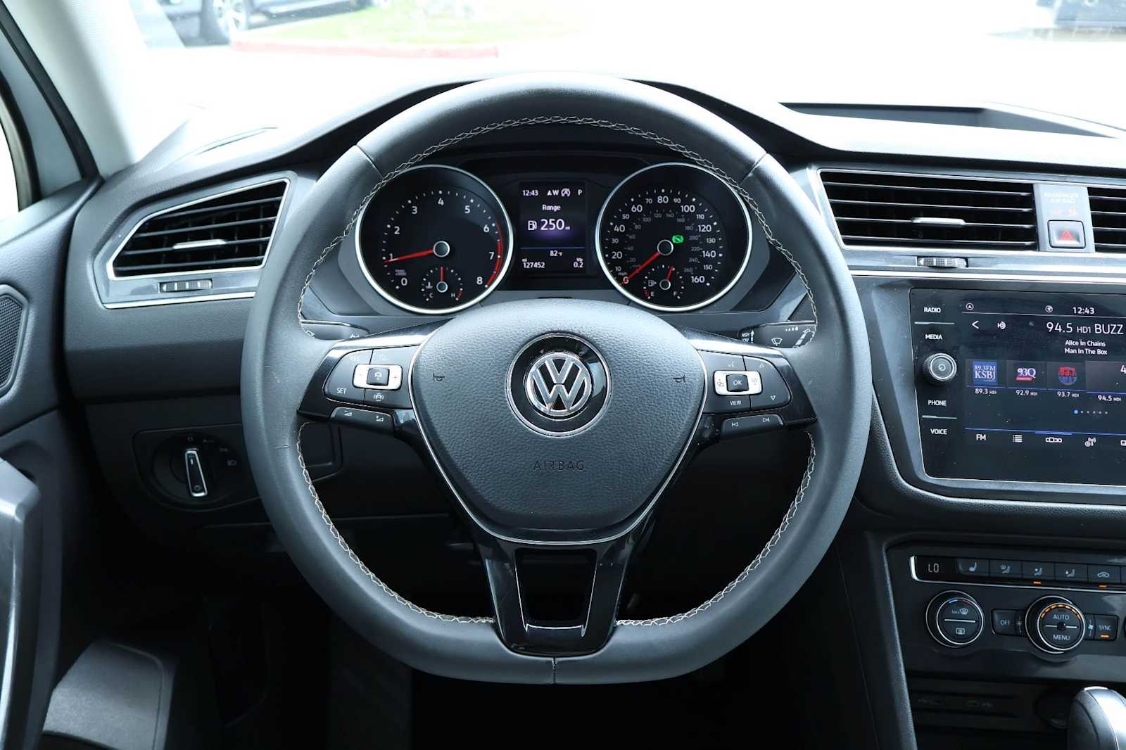 Thumbnail: 2021 Volkswagen Tiguan - 15
