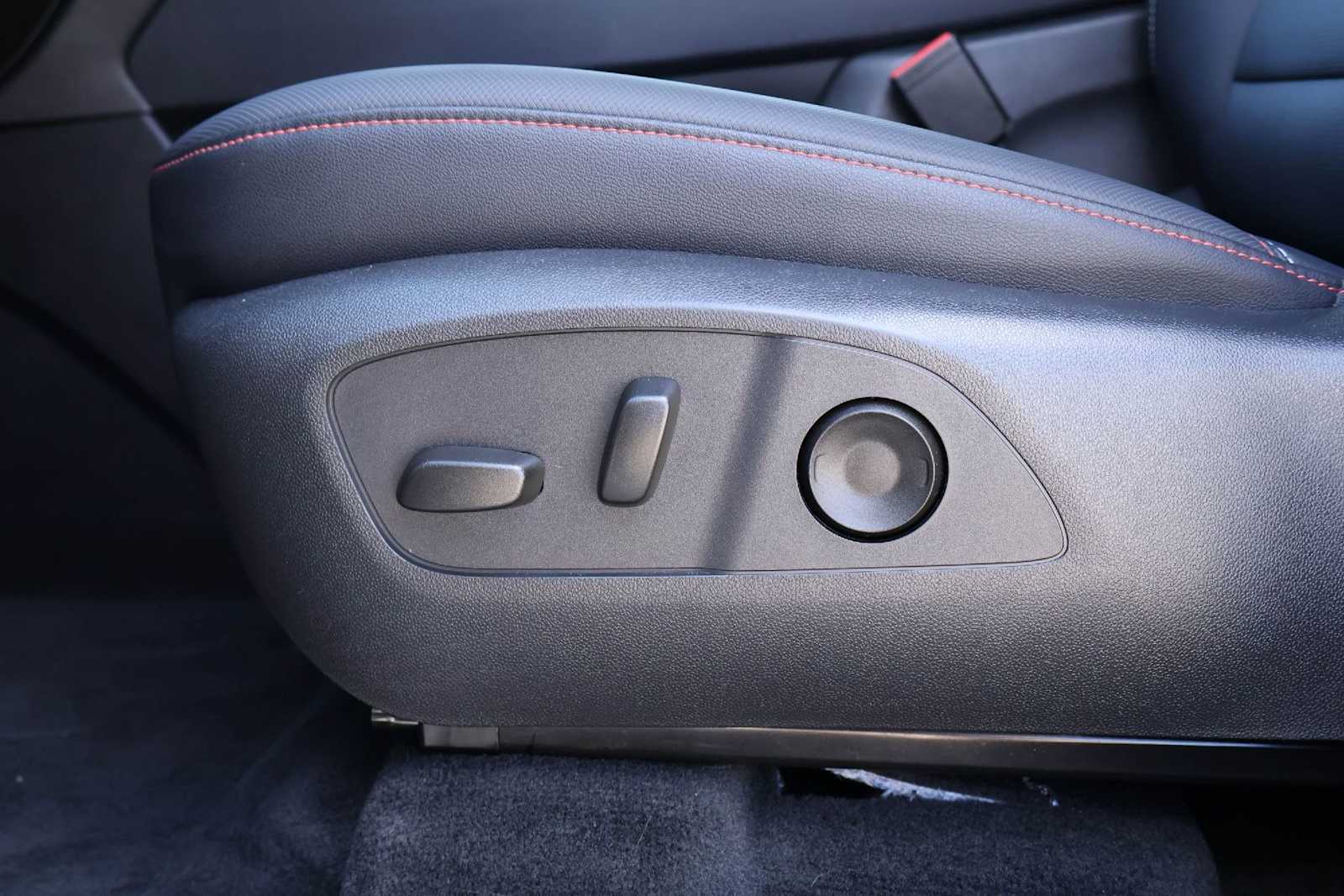 Thumbnail: 2025 Chevrolet Traverse - 24