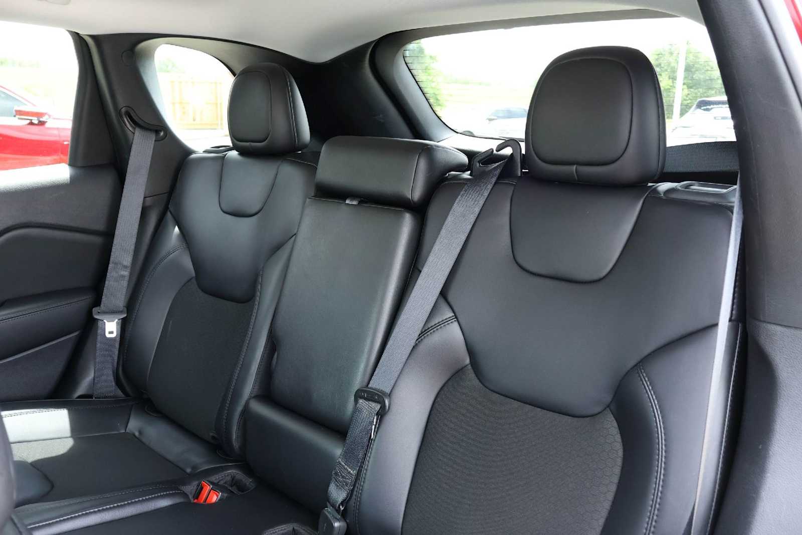 Thumbnail: 2021 Jeep Cherokee - 13