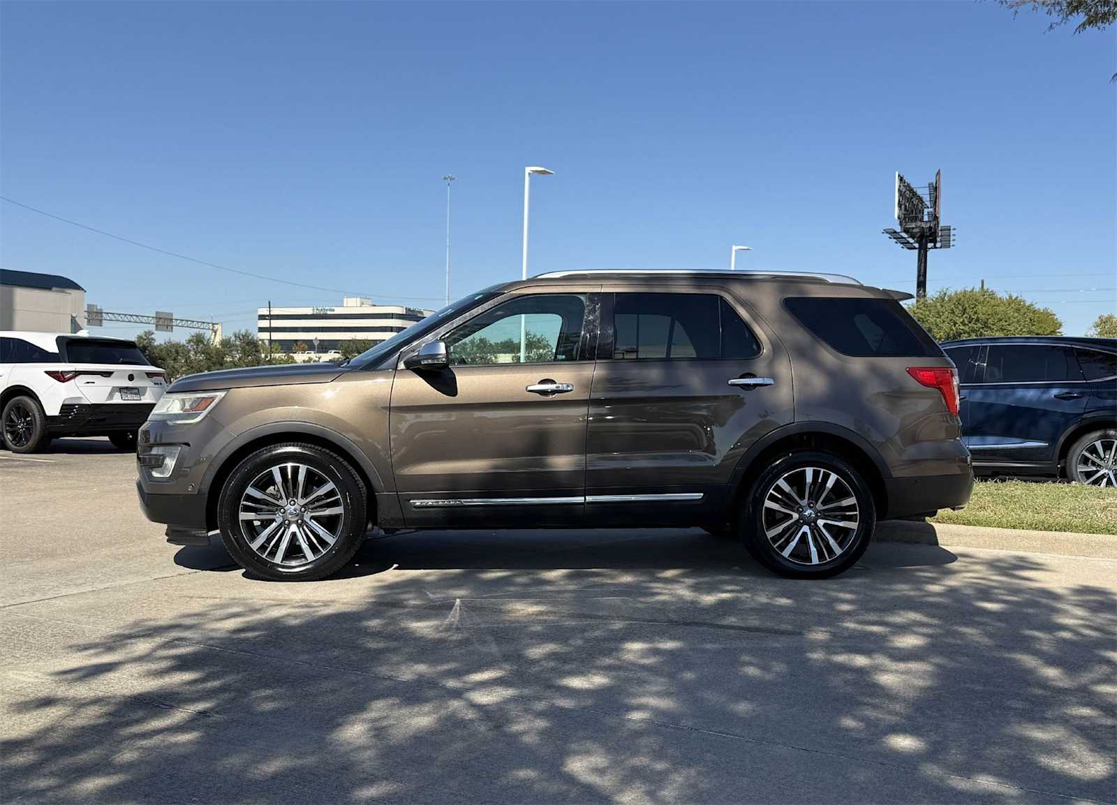 Thumbnail: 2016 Ford Explorer - 3