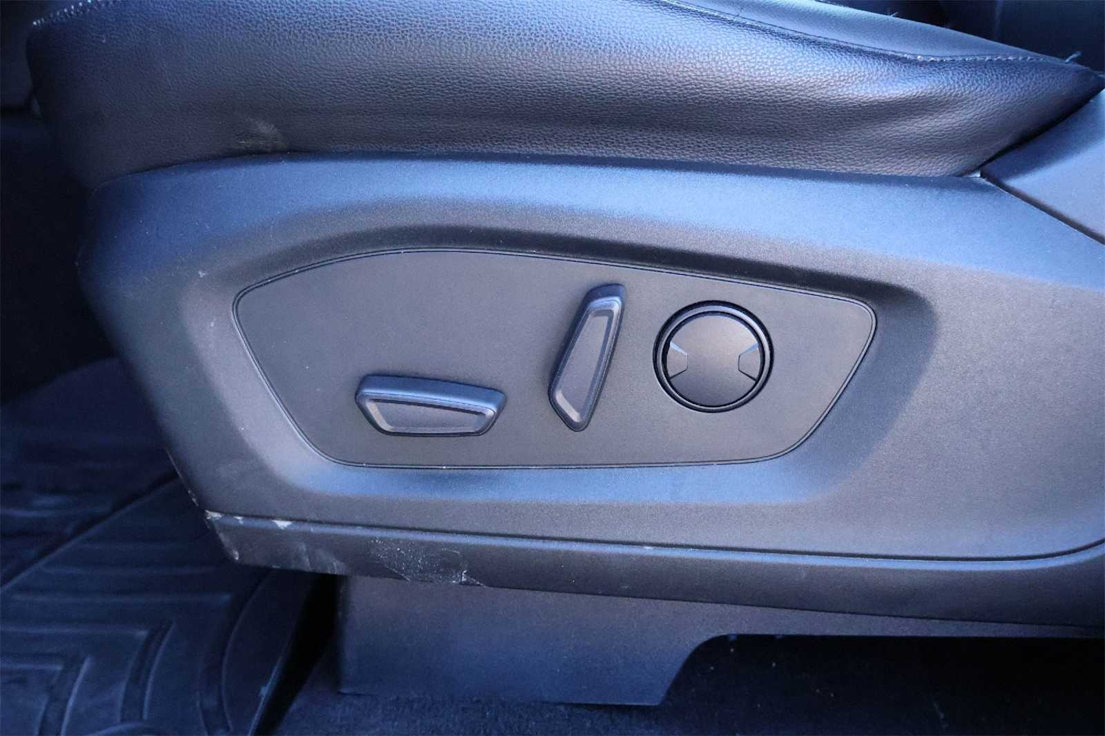 Thumbnail: 2020 Ford Explorer - 24