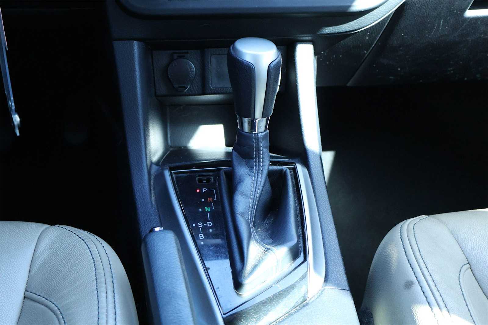 Thumbnail: 2015 Toyota Corolla - 17