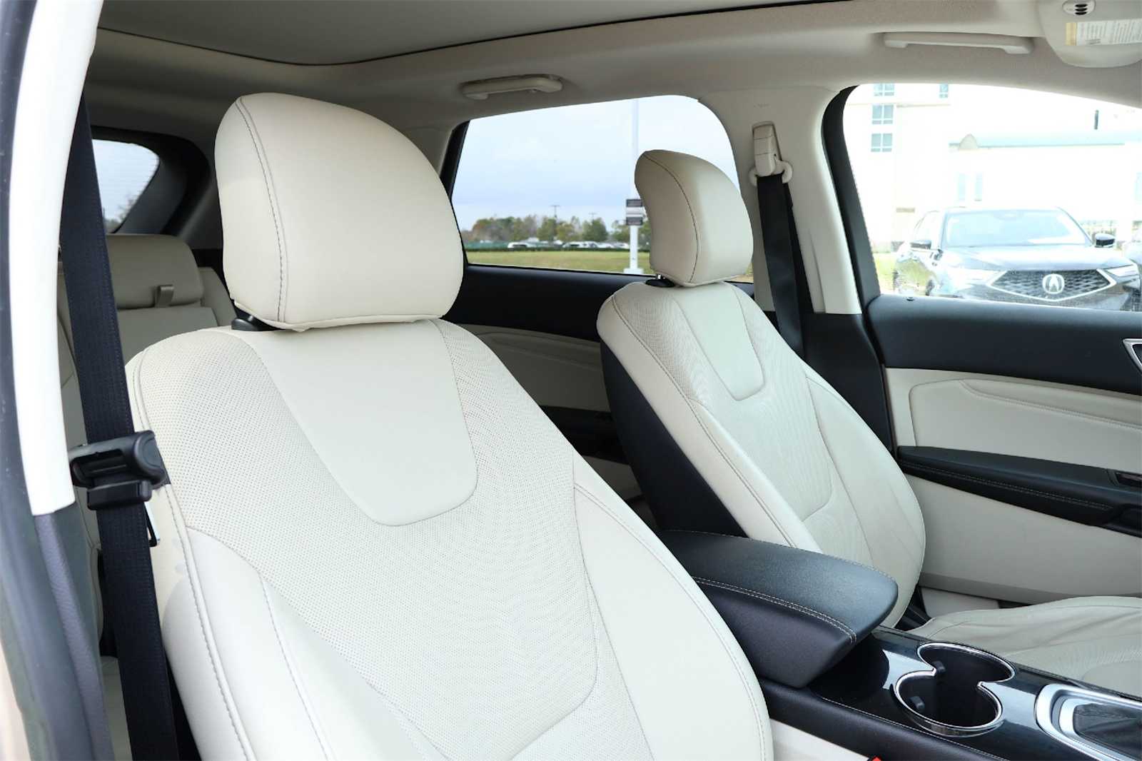 Thumbnail: 2017 Ford Edge - 14