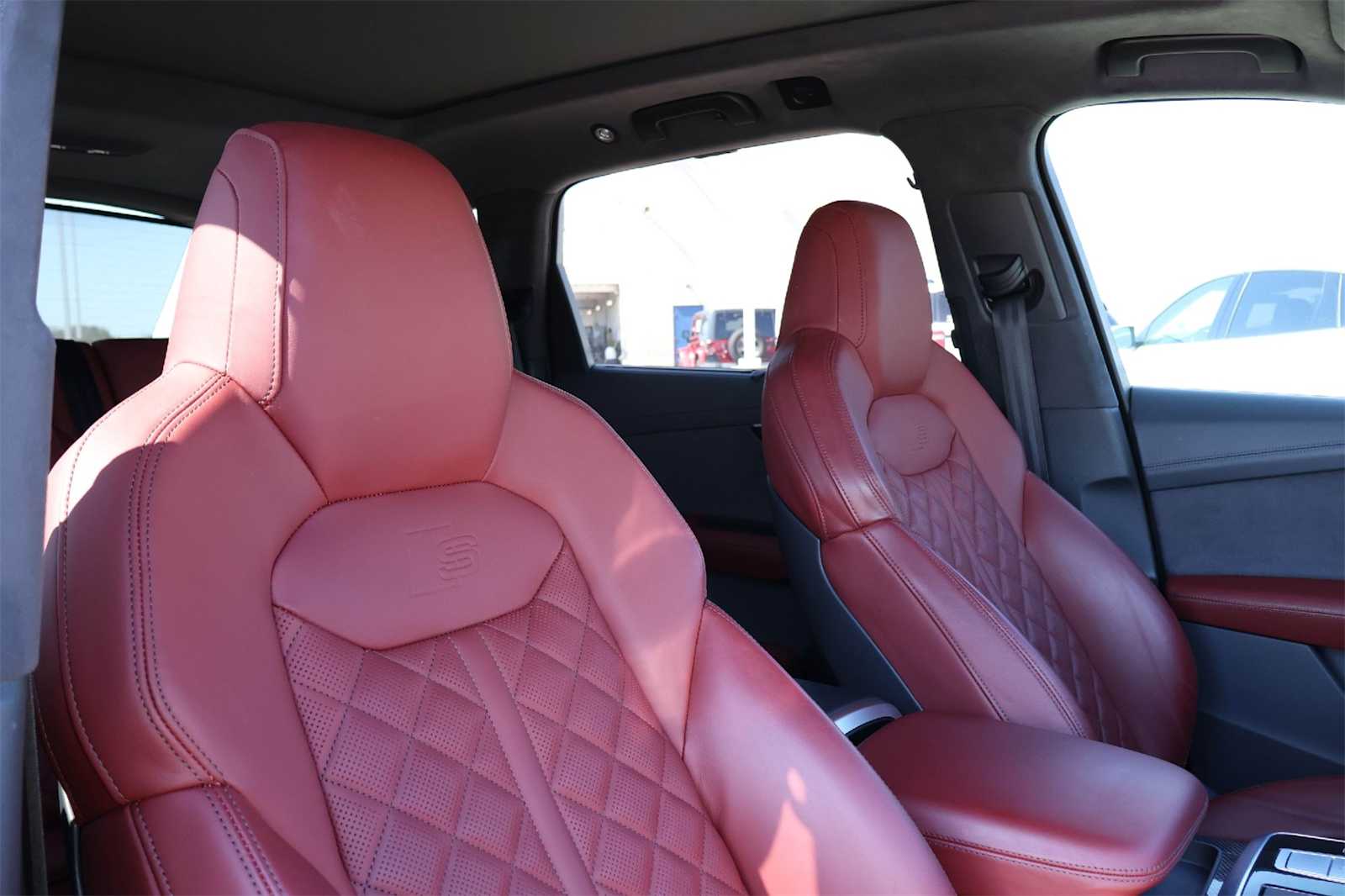 Thumbnail: 2024 Audi SQ7 - 14