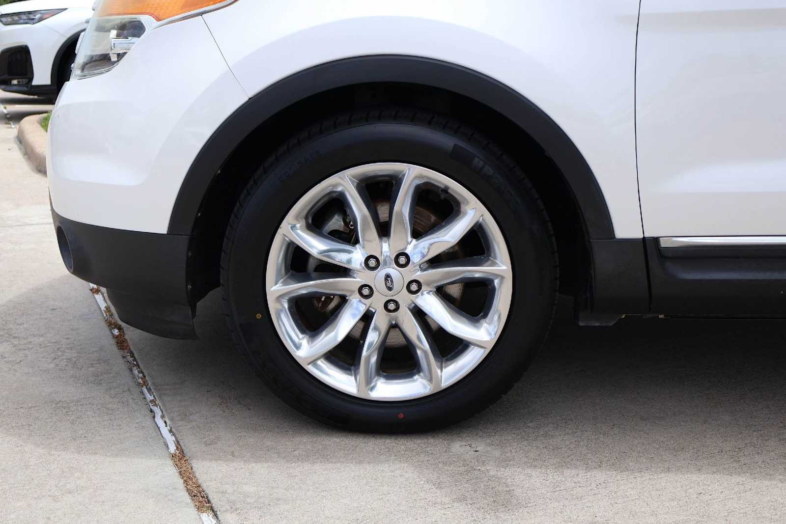 Thumbnail: 2015 Ford Explorer - 8