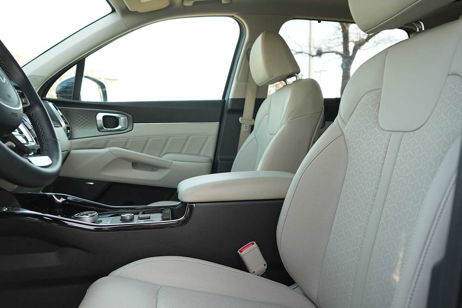 Thumbnail: 2023 Kia Sorento - 11