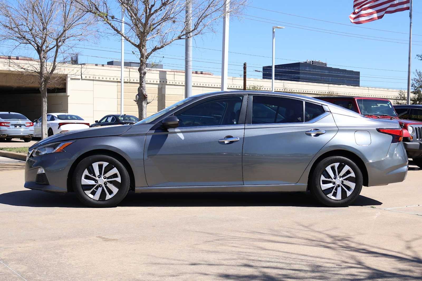 Thumbnail: 2020 Nissan Altima - 3