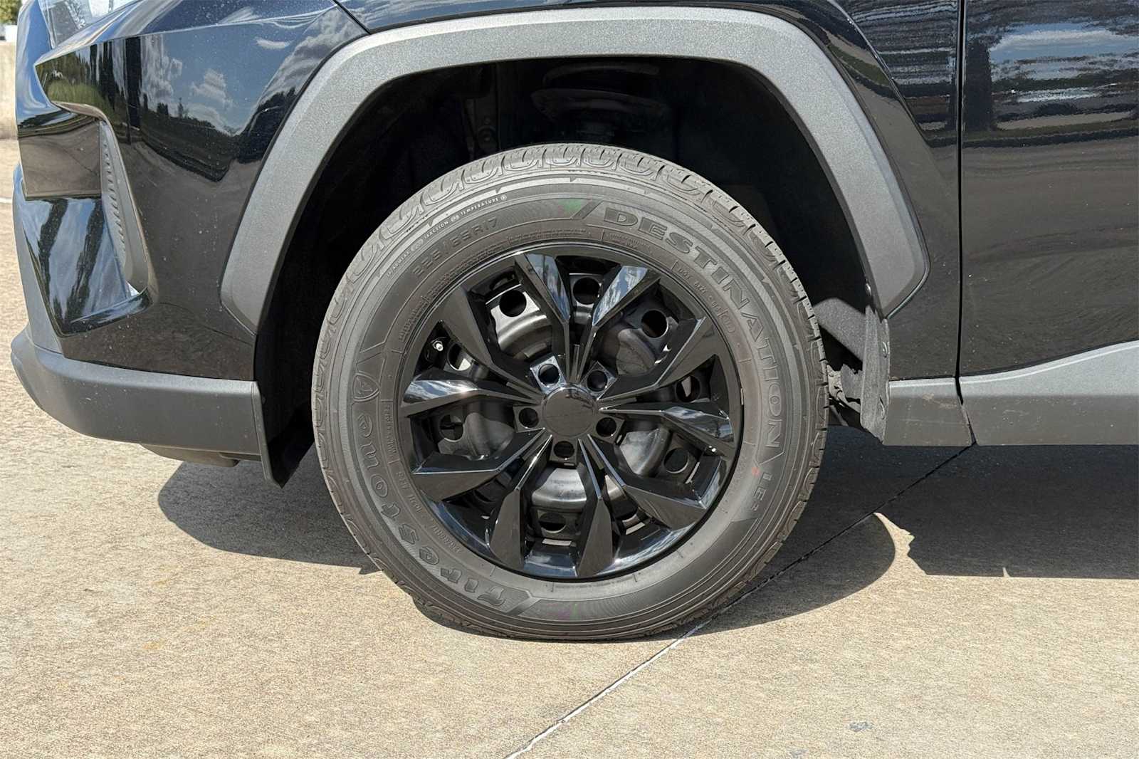 Thumbnail: 2022 Toyota RAV4 - 8