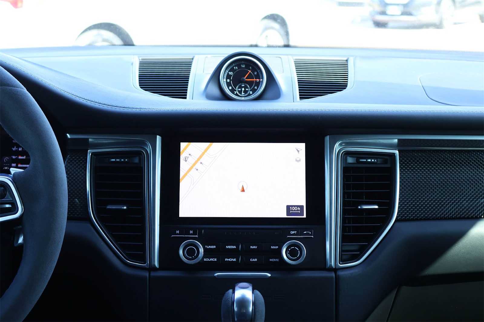 Thumbnail: 2017 Porsche Macan - 16