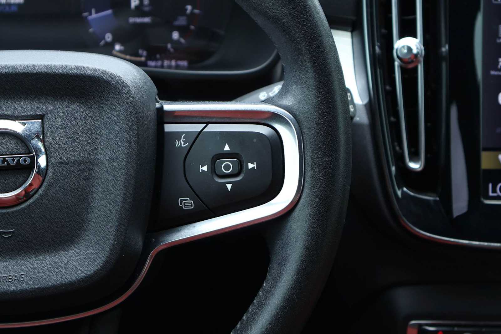 Thumbnail: 2019 Volvo XC40 - 22