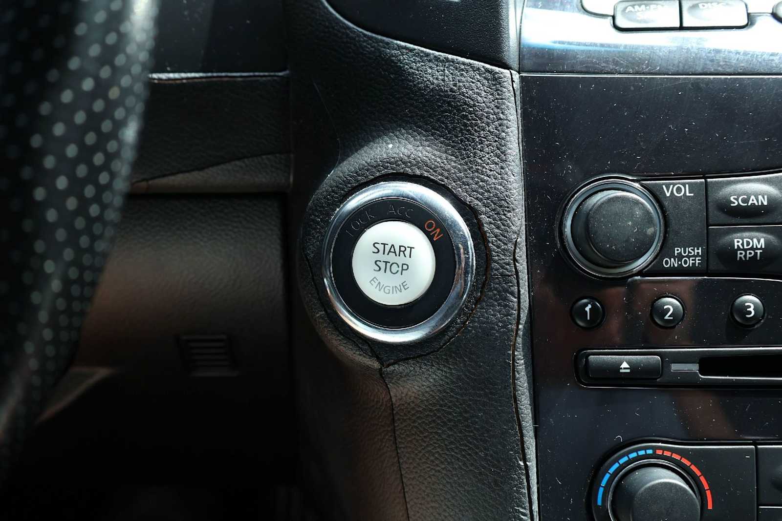 Thumbnail: 2011 INFINITI FX35 - 25