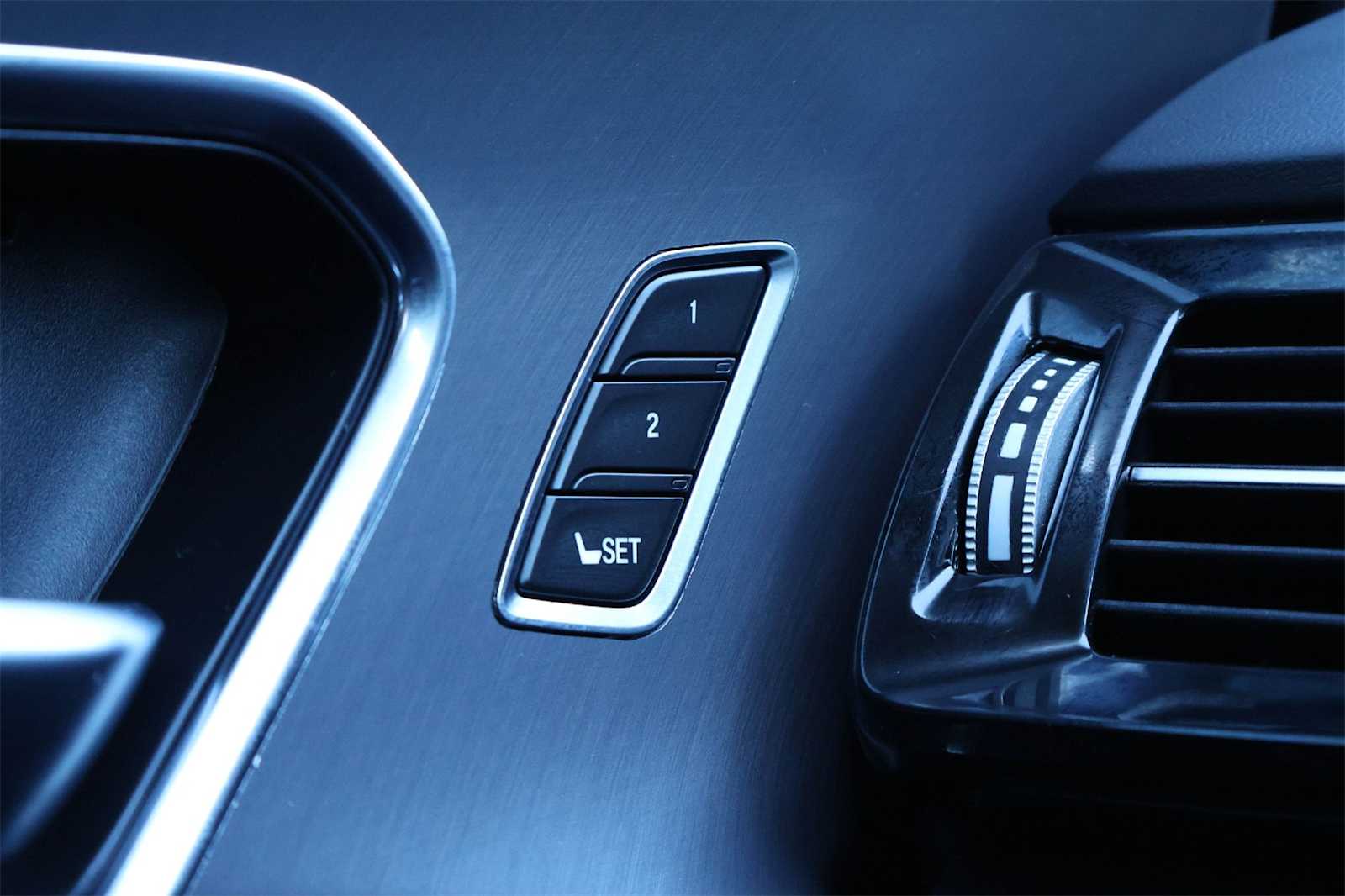 Thumbnail: 2025 Acura RDX - 25