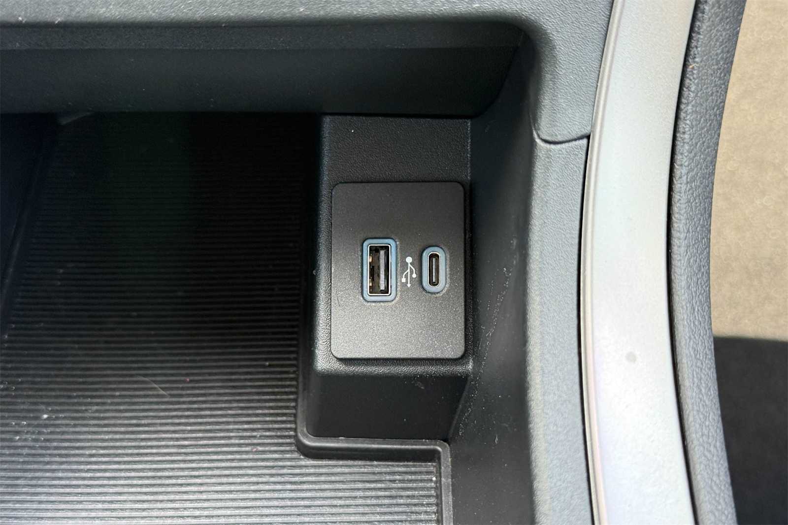 Thumbnail: 2023 Ford Edge - 26