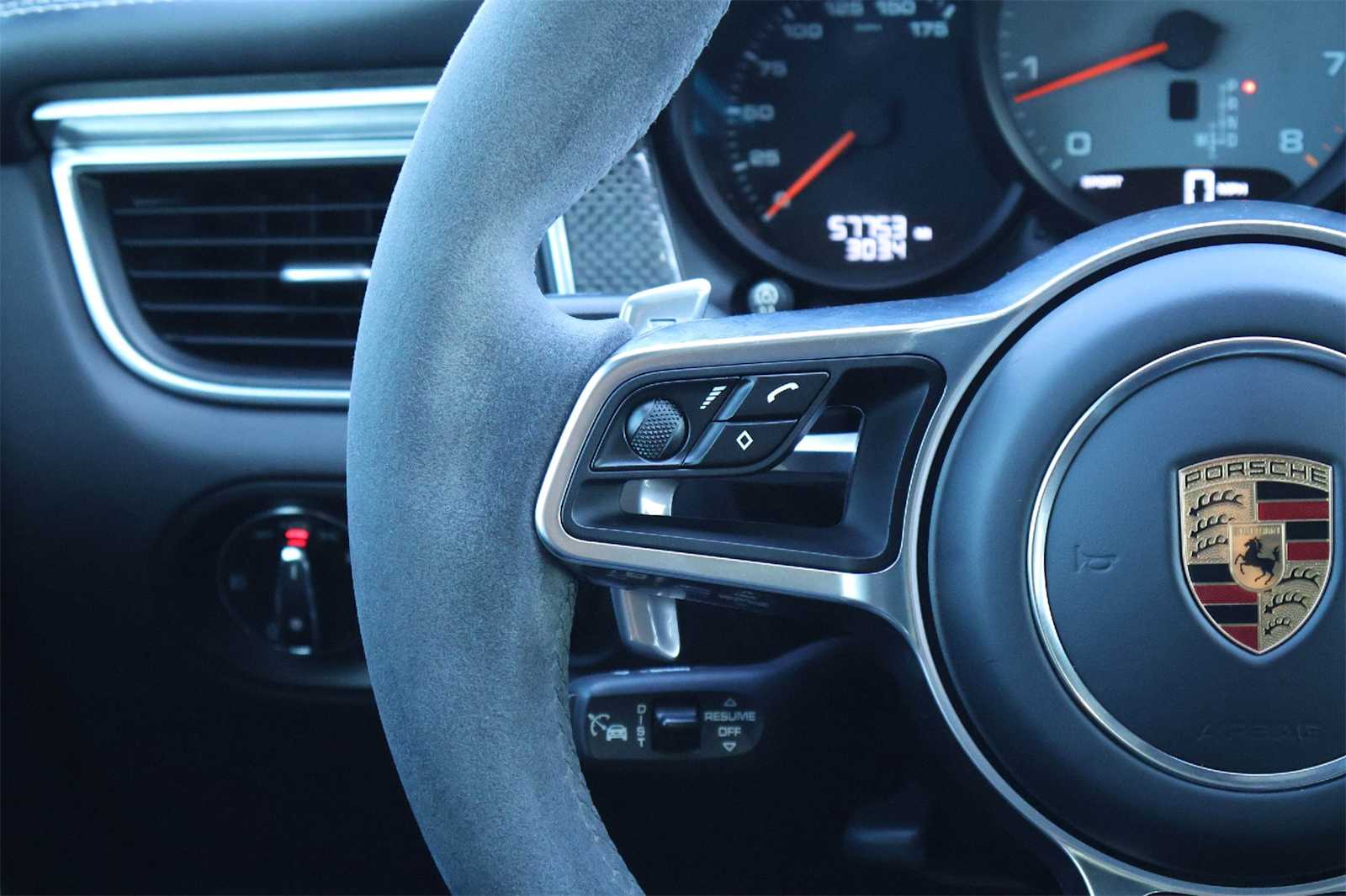 Thumbnail: 2017 Porsche Macan - 22