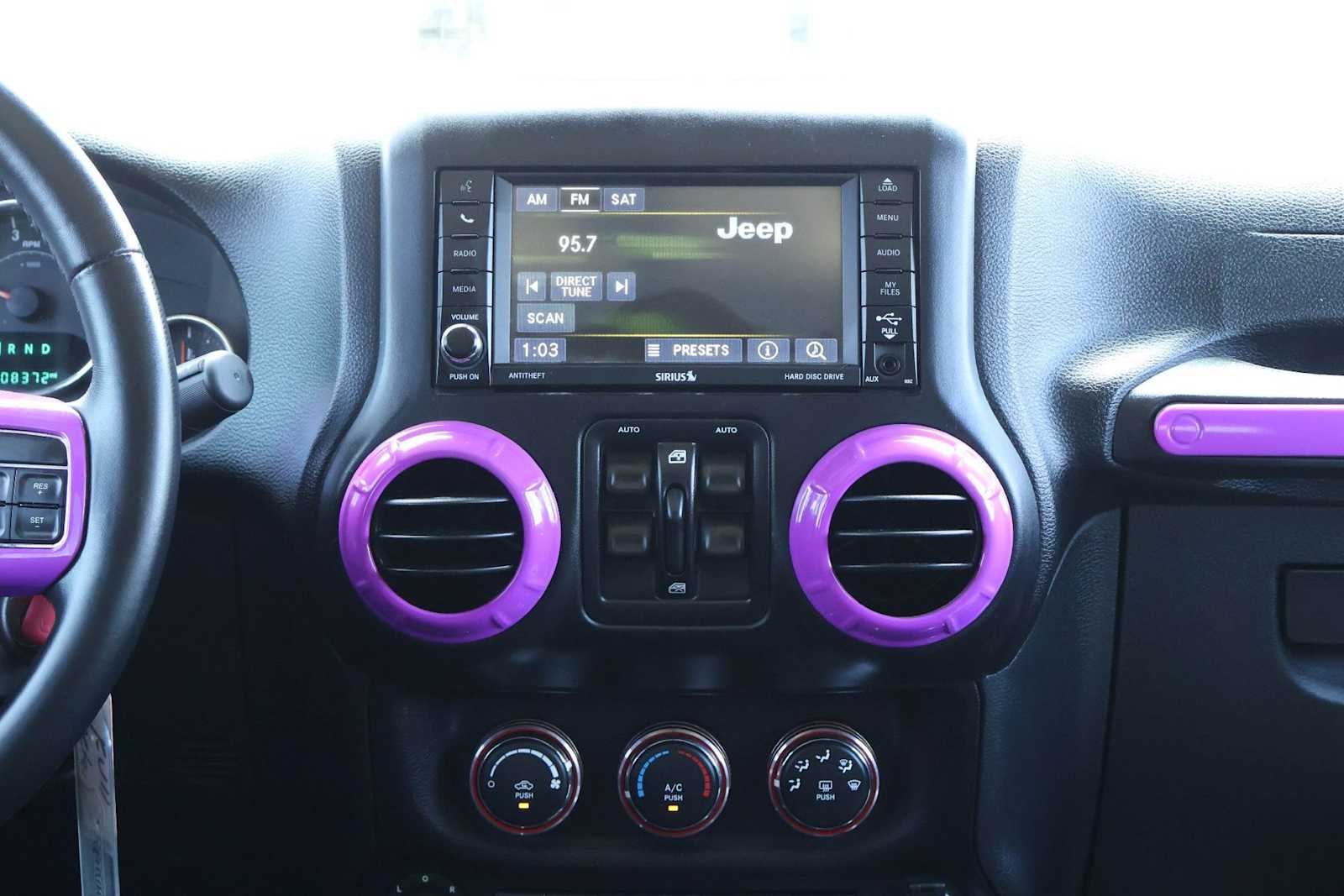 Thumbnail: 2016 Jeep Wrangler - 16