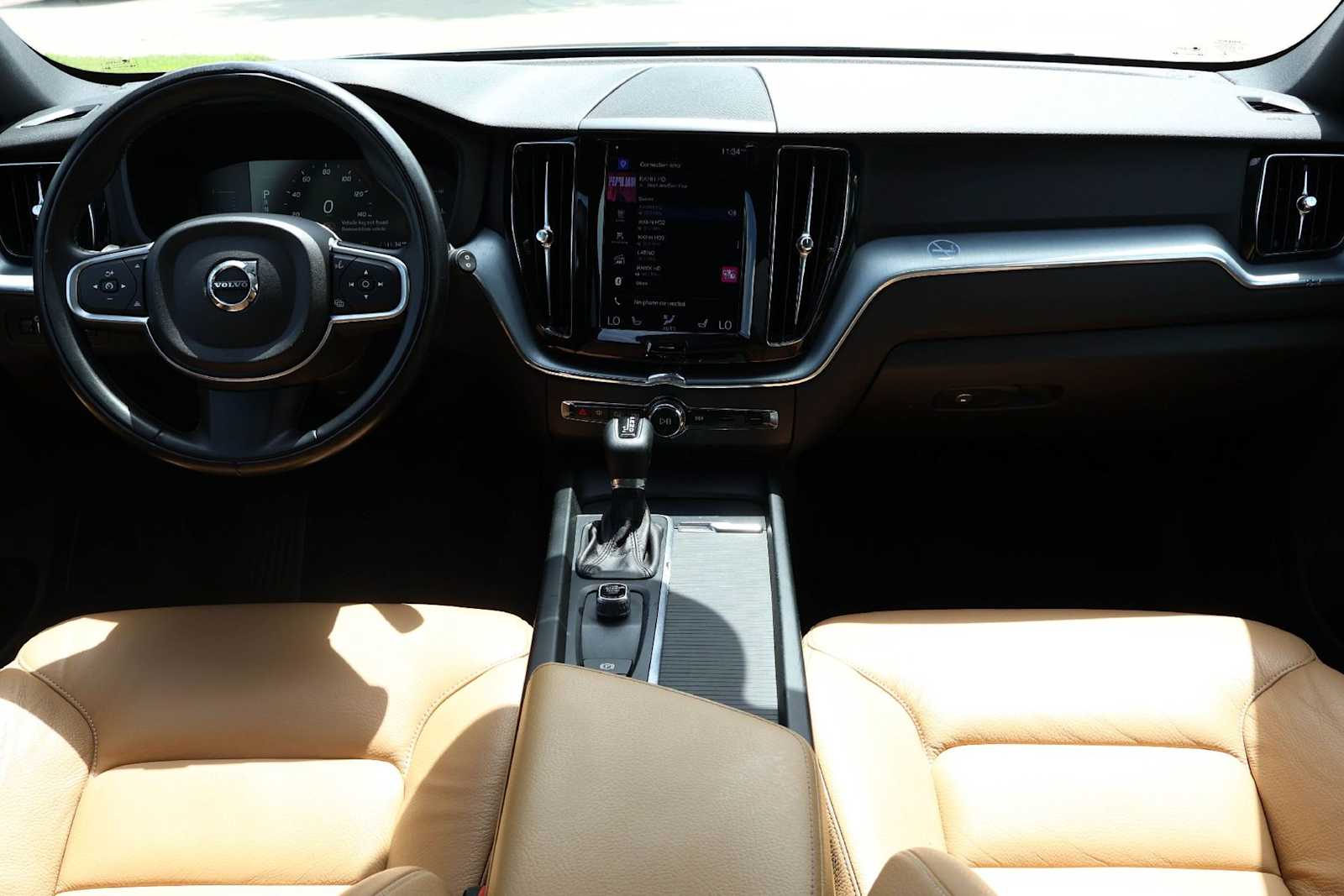 Thumbnail: 2018 Volvo XC60 - 10