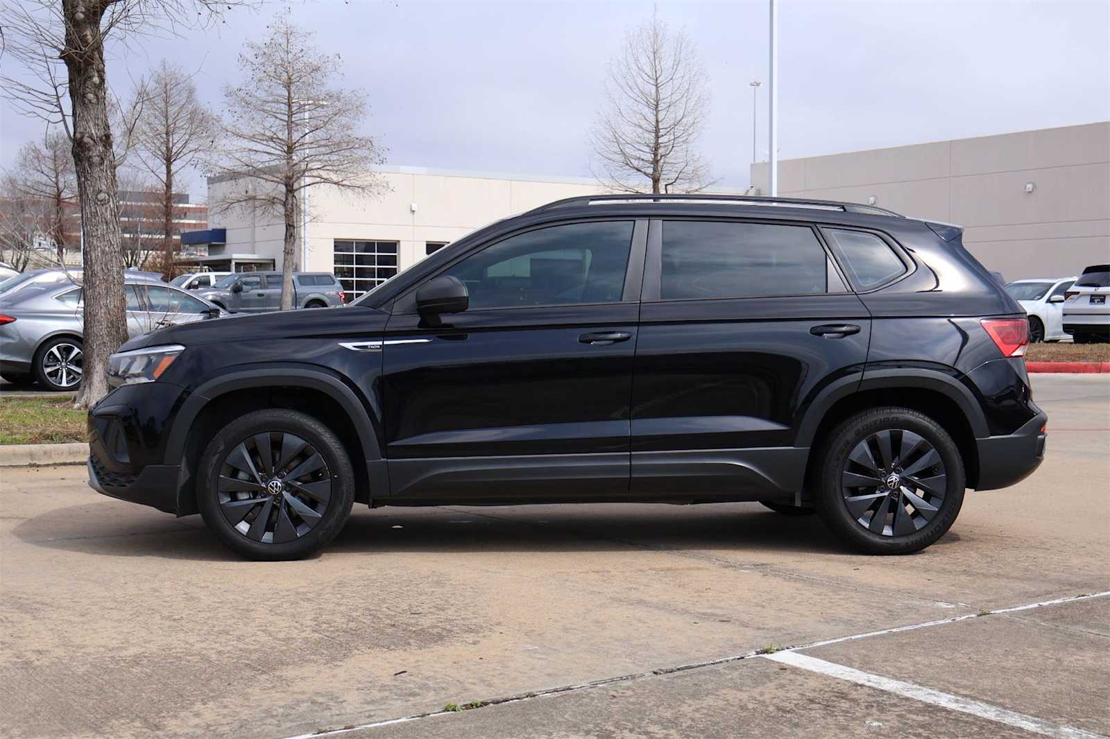 Thumbnail: 2022 Volkswagen Taos - 3